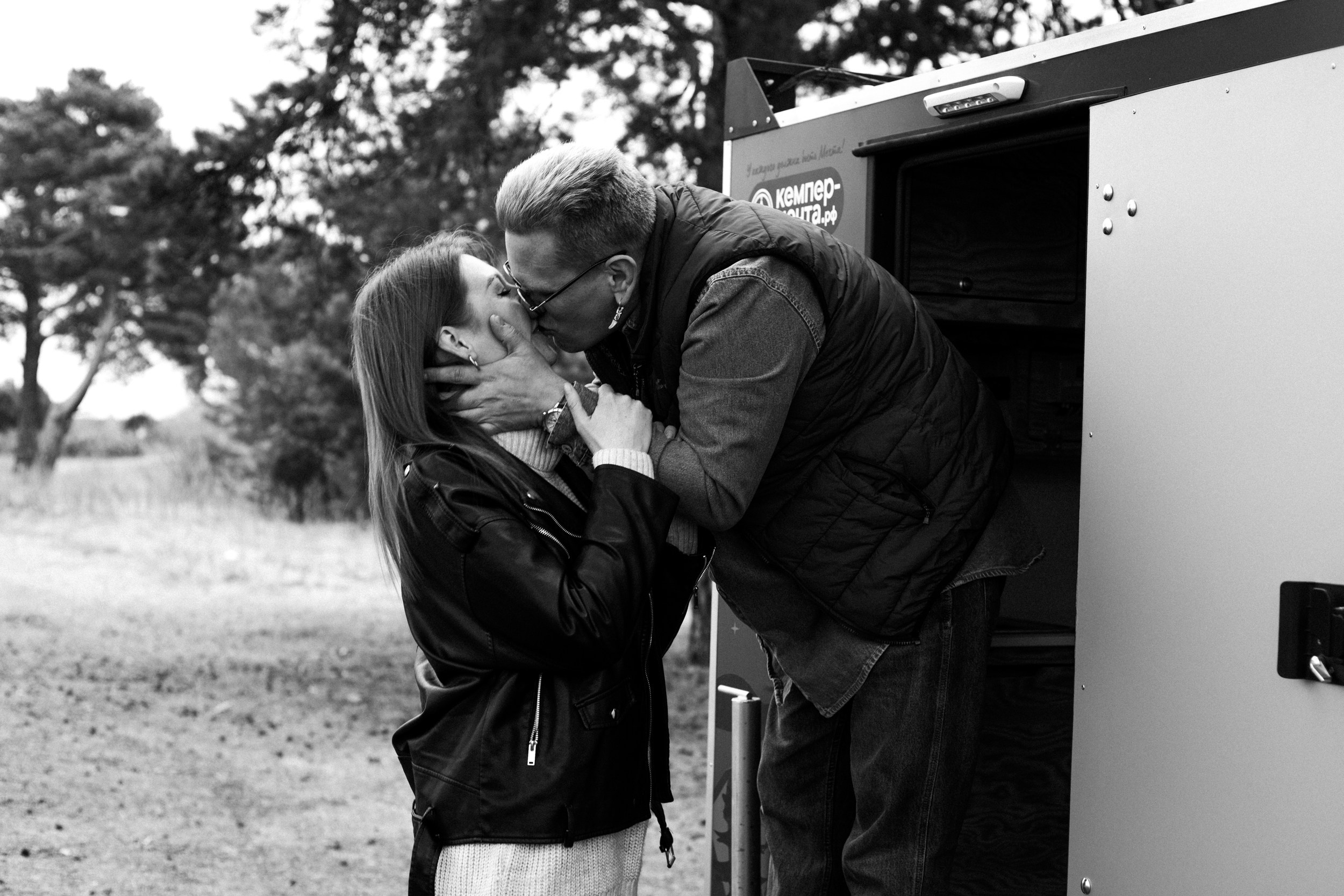 Love story camper. Фотограф в Тюмени Даша Михнова. Портреты, фотопроекты, фотодни
