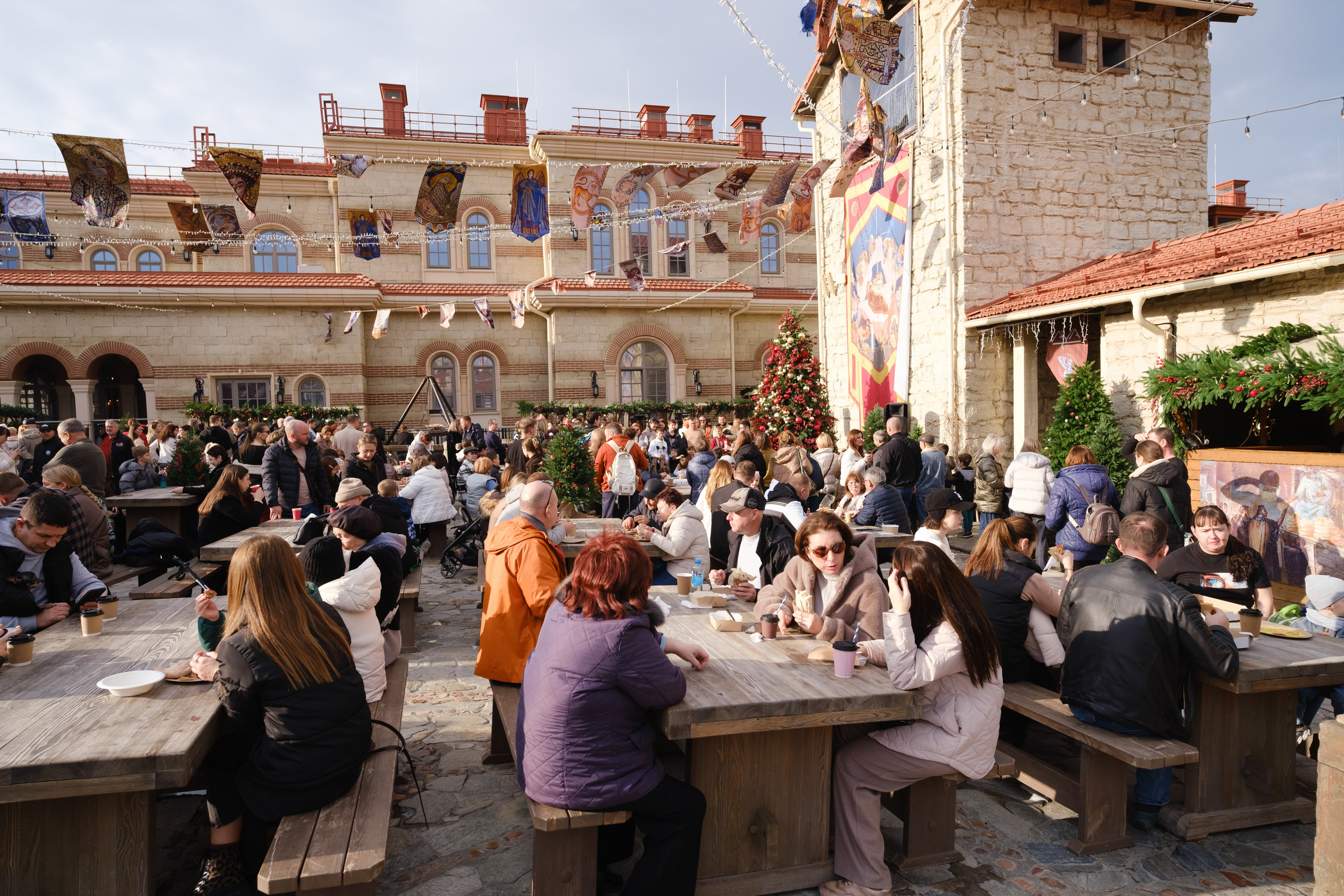 Новогодний репортаж из парка «Новый Херсонес» | Фотограф Илья Желдак. Профессиональная фотосъемка в Крыму. Натуральные эмоции и живые кадры. Забронируйте дату прямо сейчас!