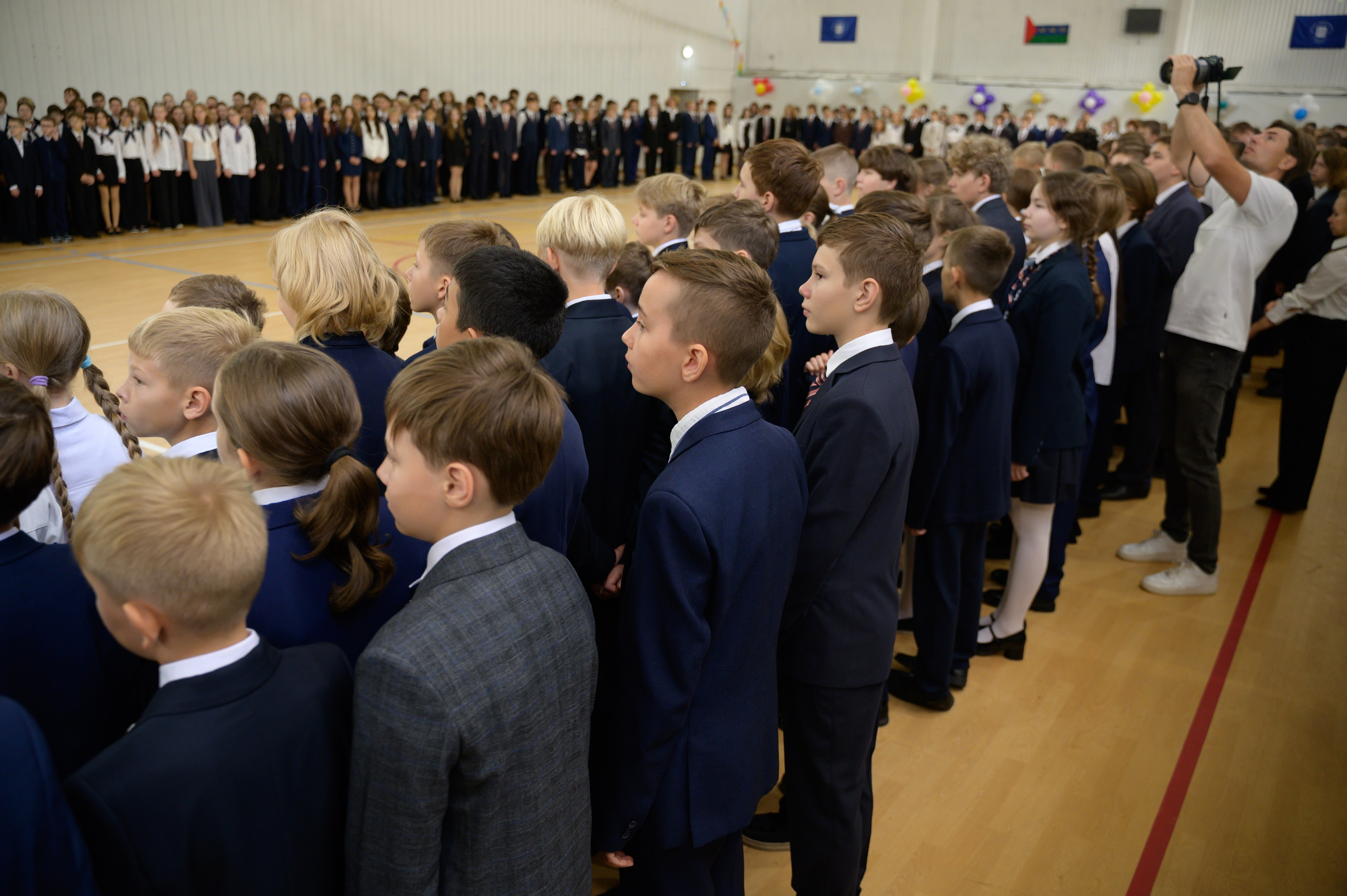 Линейка ФМШ 1 сентября 2026. Фотограф новорожденных, семейный детский в Тюмени Татьяна Морозова