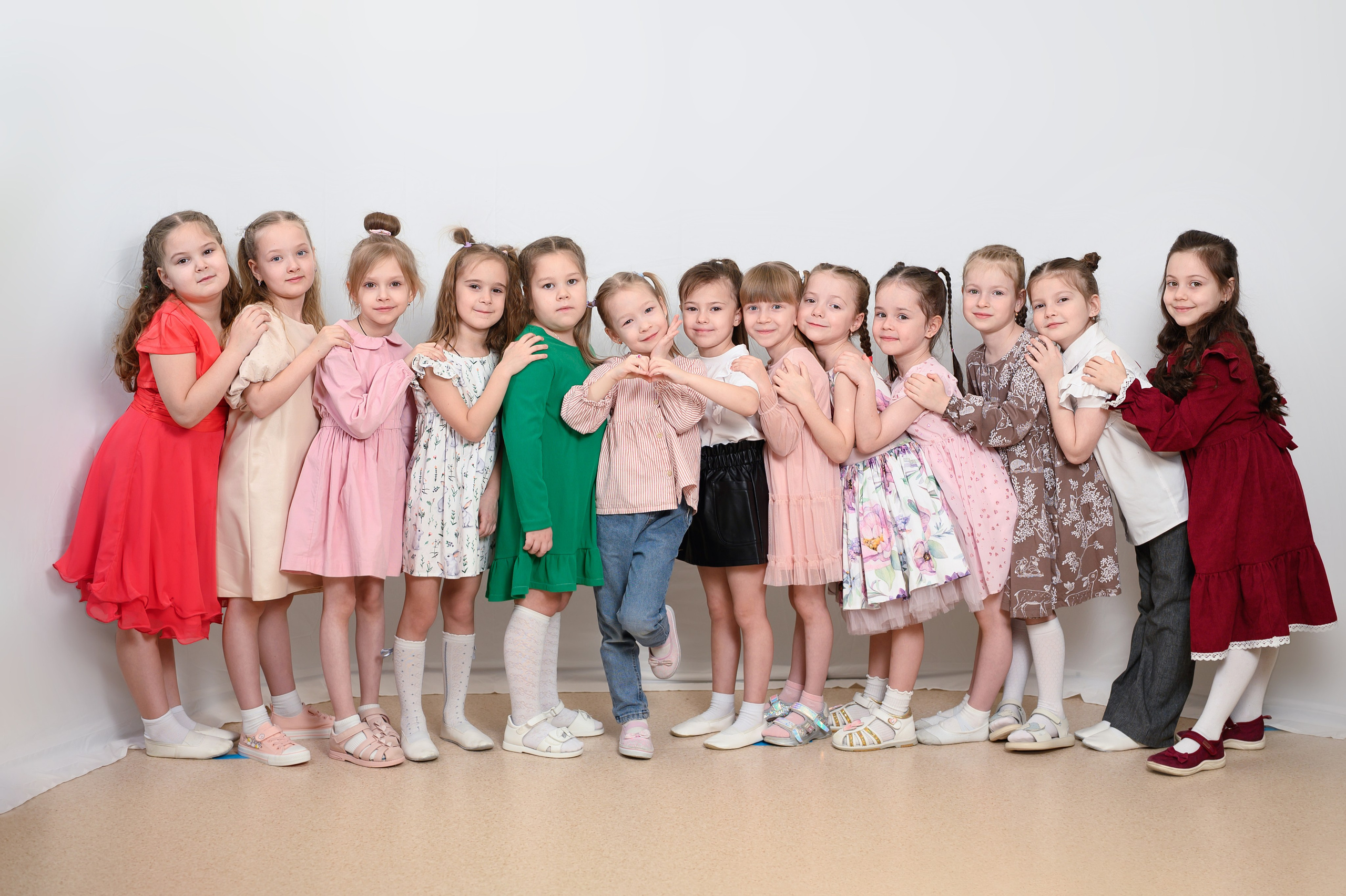 Выпускной альбом «Звёздочки» сад № 3 индивидуальный дизайн. Фотограф новорожденных, семейный детский в Тюмени Татьяна Морозова