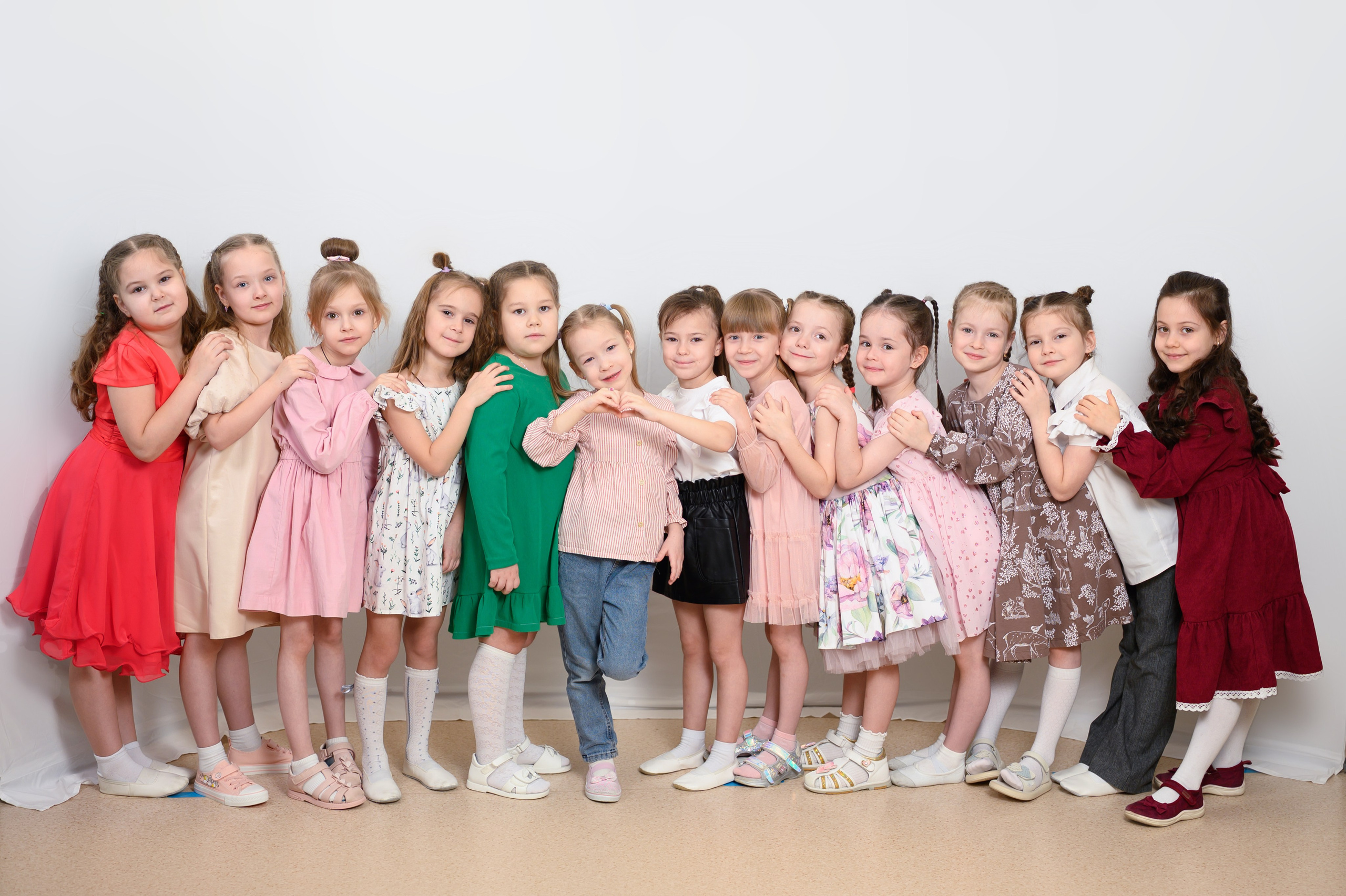 Выпускной альбом «Звёздочки» сад № 3 индивидуальный дизайн. Фотограф новорожденных, семейный детский в Тюмени Татьяна Морозова