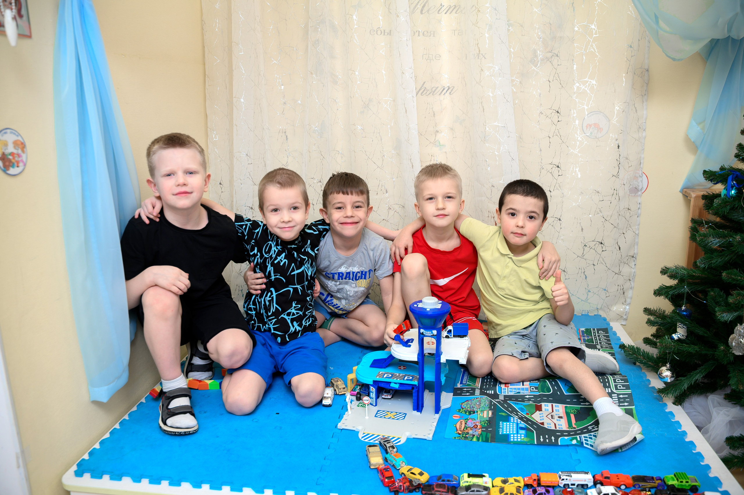 Выпускной альбом «Звёздочки» сад № 3 индивидуальный дизайн. Фотограф новорожденных, семейный детский в Тюмени Татьяна Морозова