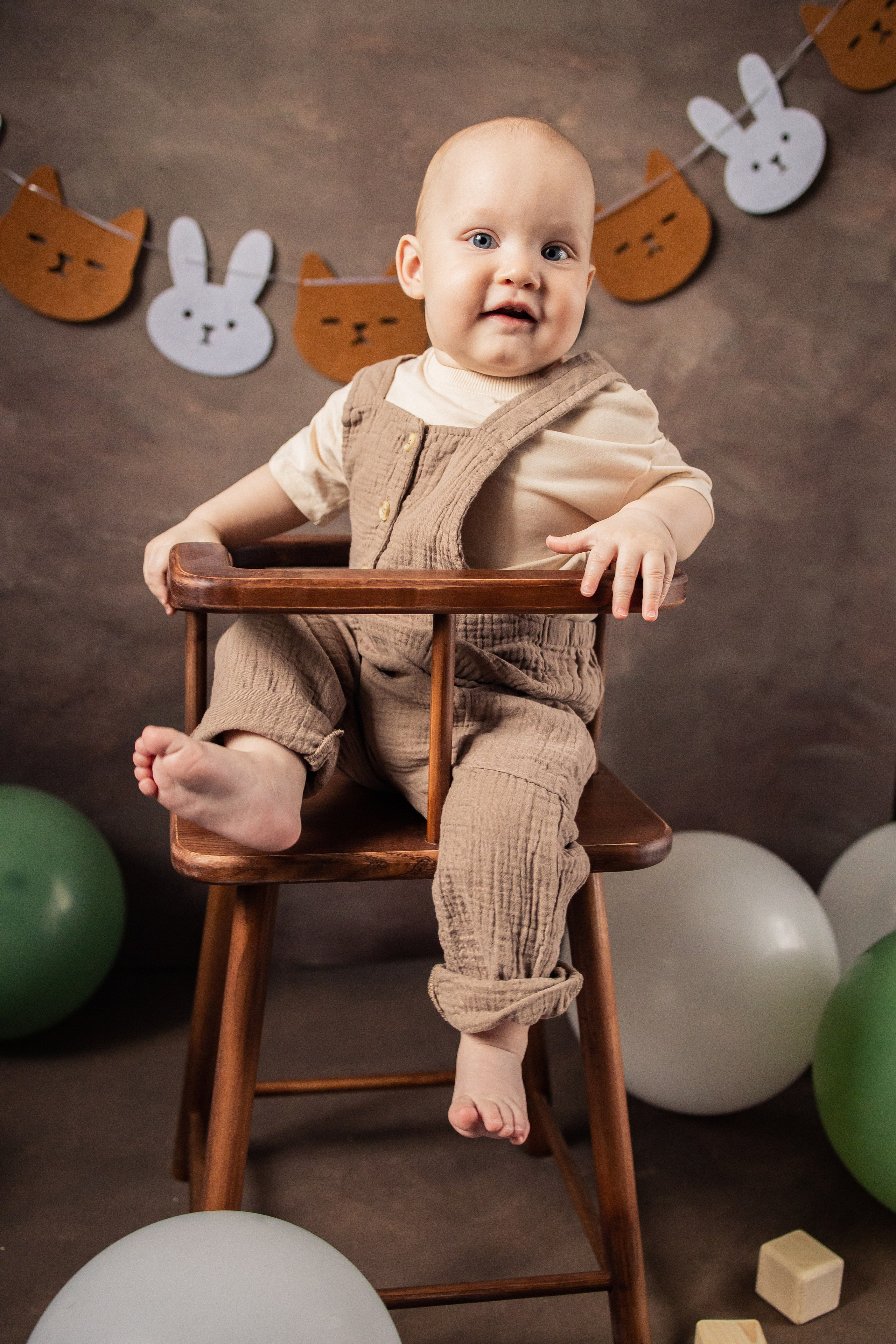 Мишка в стульчике. Детский и семейный фотограф в Пушкино, Мытищи, Москва Сергеева Светлана