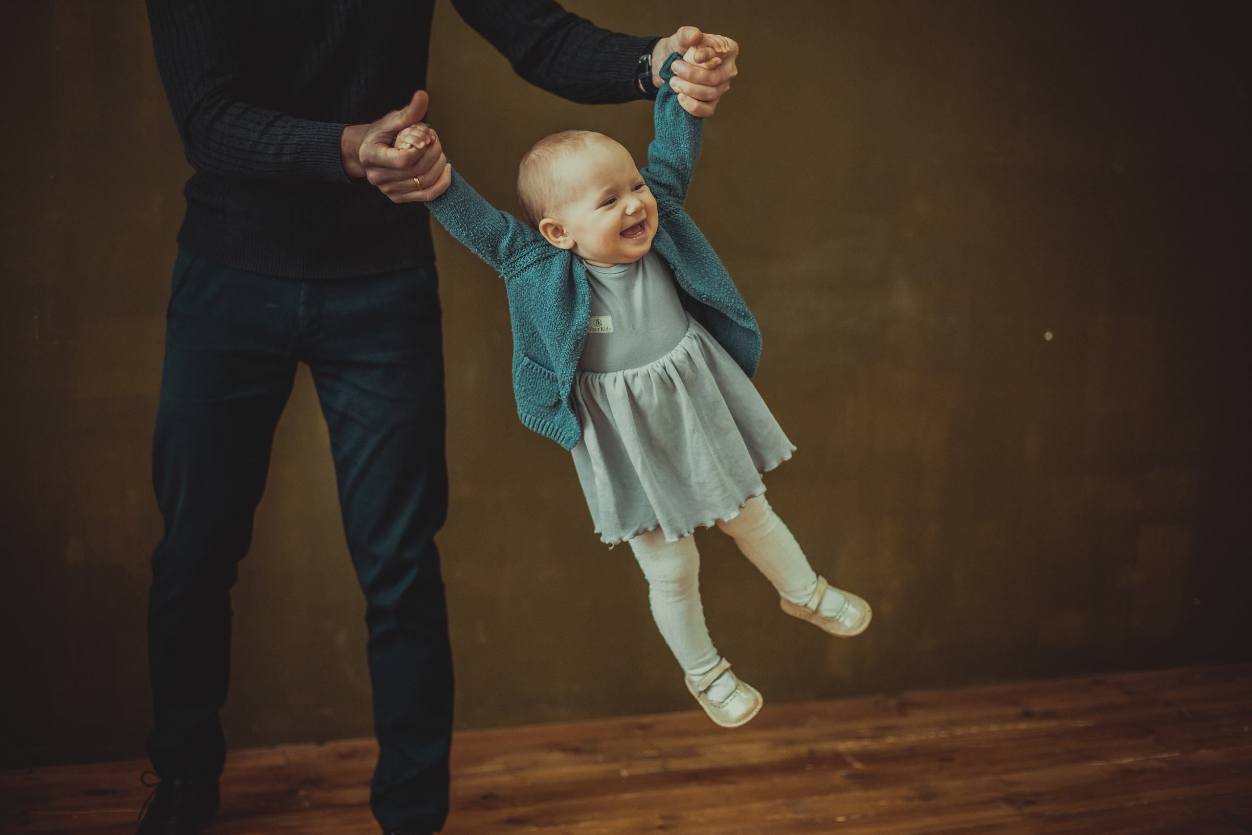 Фотосессия отца с маленьким сыном в студии. Детский, свадебный и семейный фотограф Юлия Курбатова, Санкт-Петербург