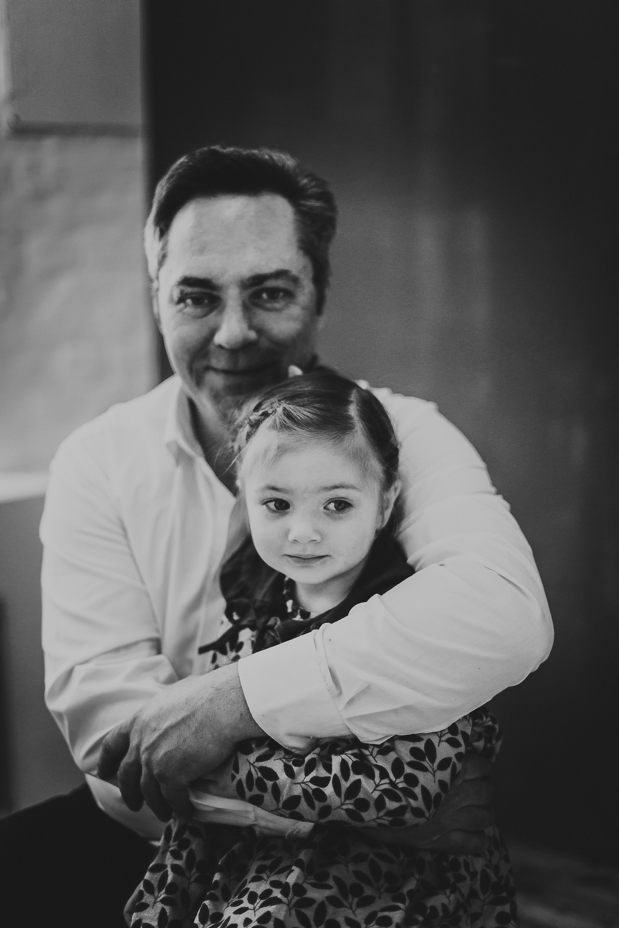 Зимняя студийная фотосессия родителей с маленькой дочкой. Детский, свадебный и семейный фотограф Юлия Курбатова, Санкт-Петербург