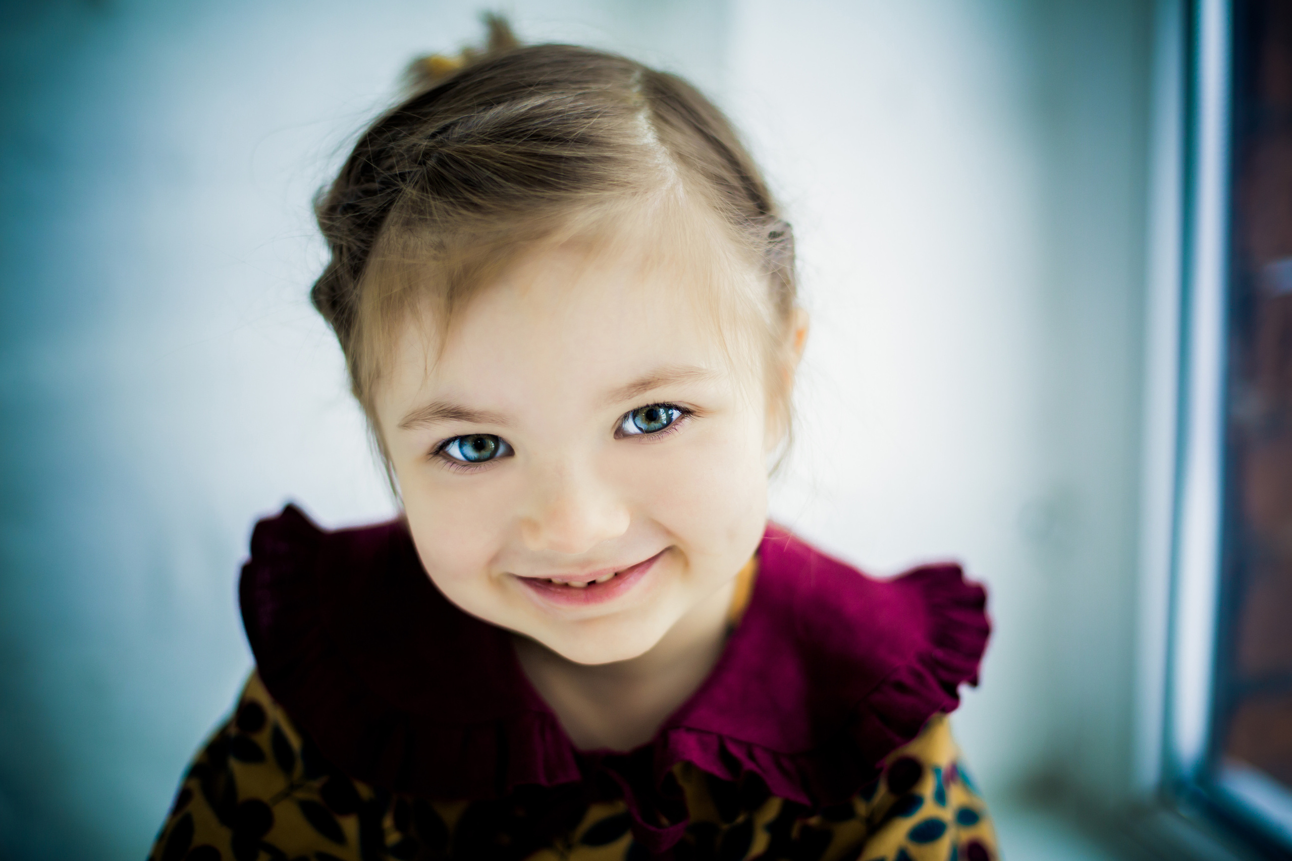 Зимняя студийная фотосессия родителей с маленькой дочкой. Детский, свадебный и семейный фотограф Юлия Курбатова, Санкт-Петербург