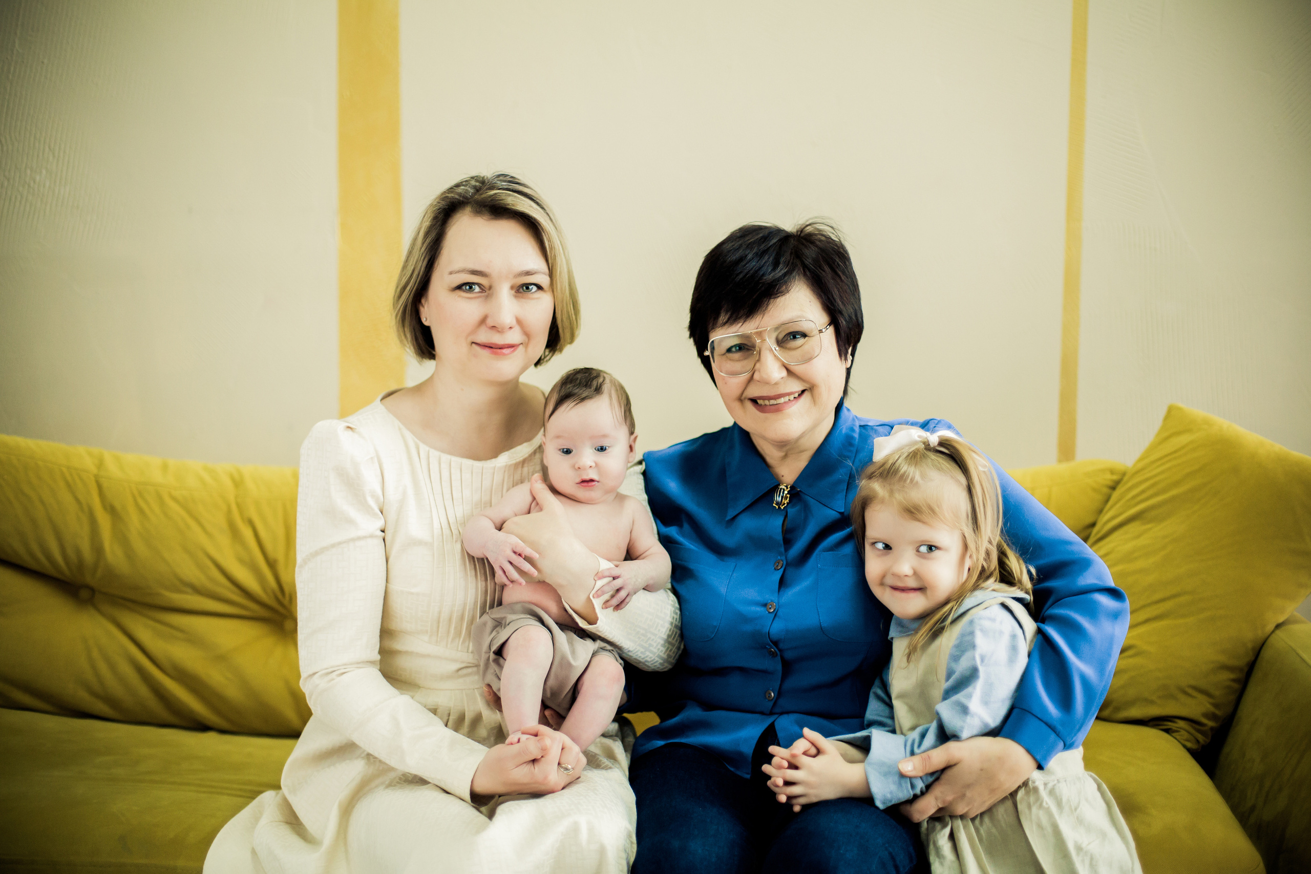 Студийная фотосессия детей с мамой и бабушкой. Детский, свадебный и семейный фотограф Юлия Курбатова, Санкт-Петербург