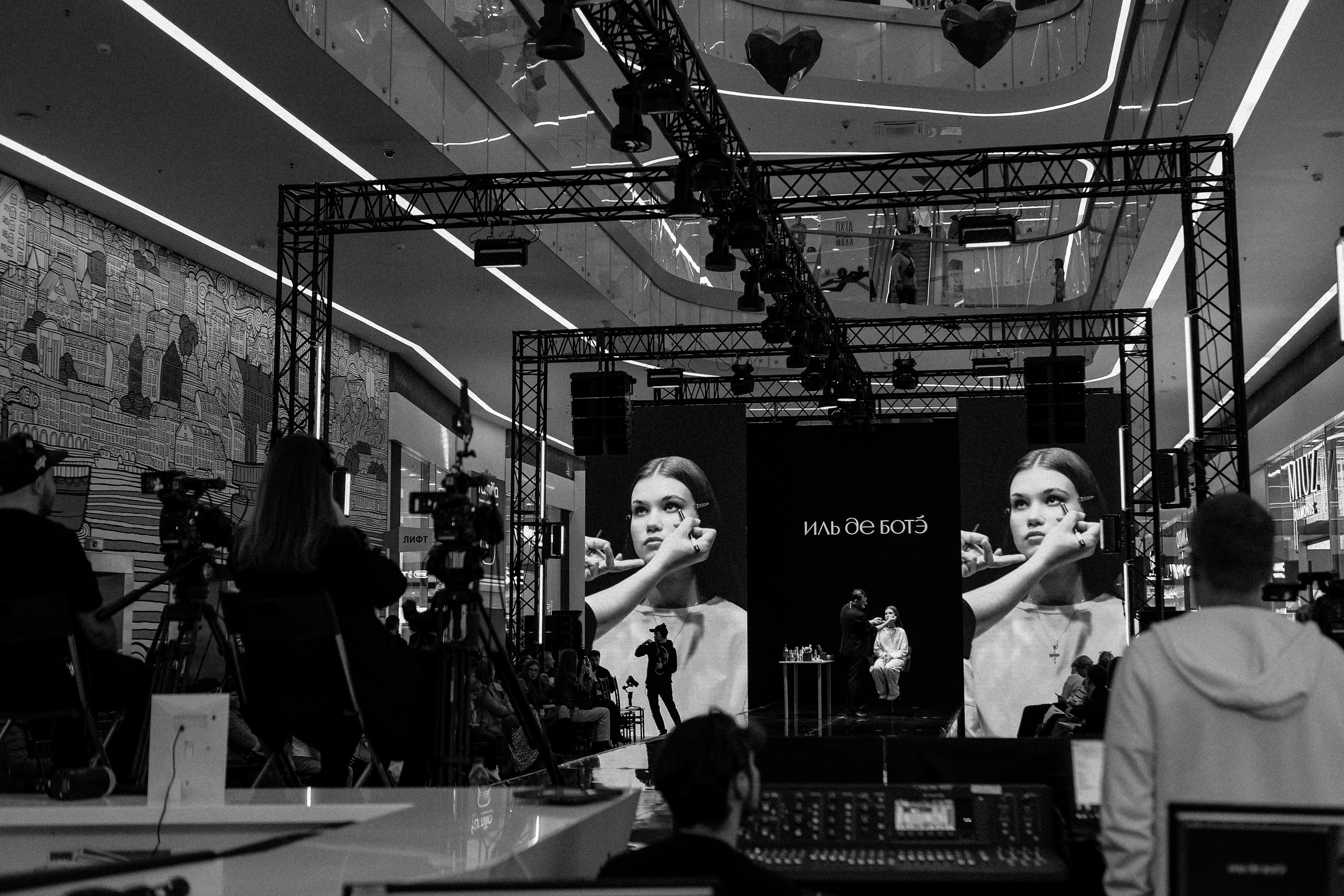 Санкт-Петербург " На яркой стороне» Охта Молл 2024. Свадебный фотограф FOTOKEYT