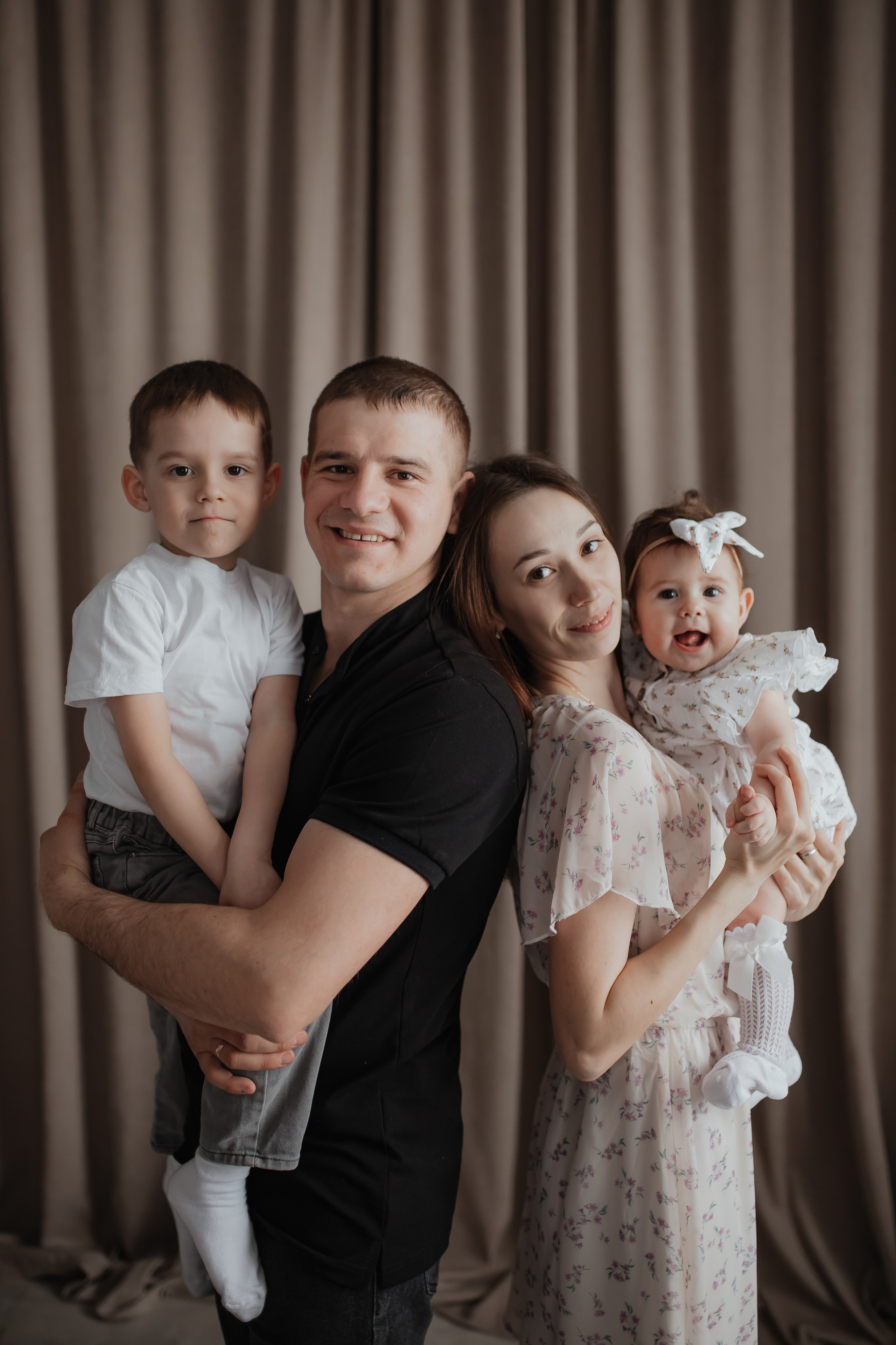 Вика, Миша, Костик и Полина. Фотограф Arina Elatova