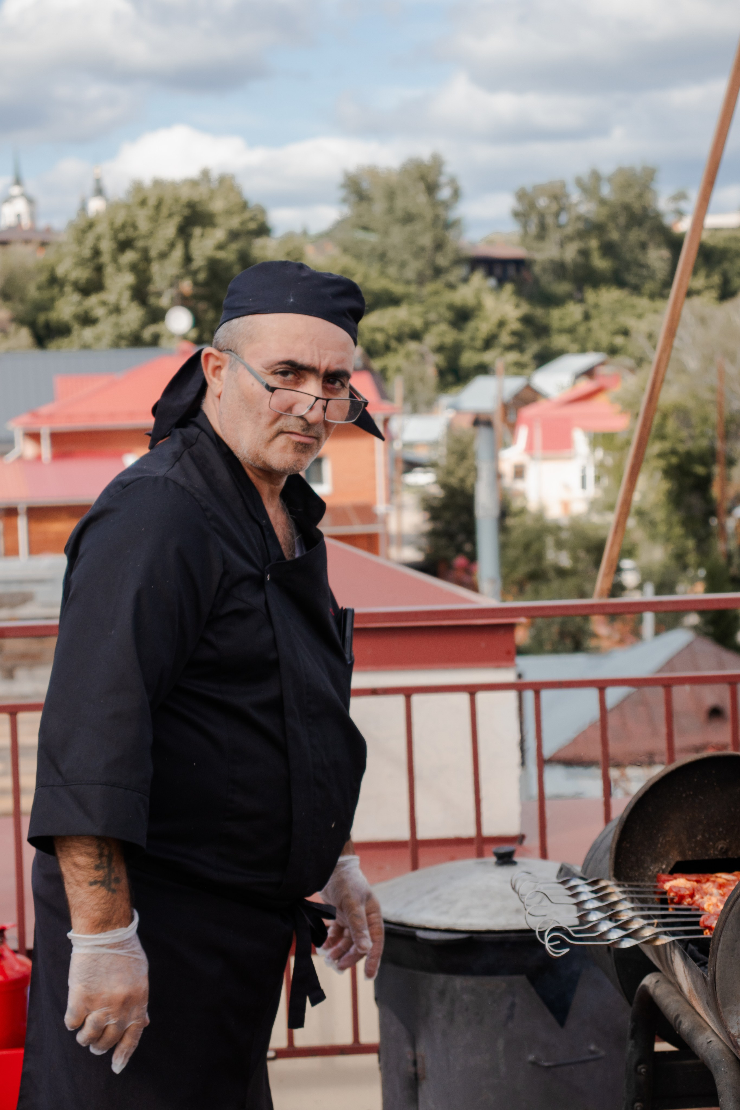 Съёмка корпоратива в городе Томск на крыше музея славянской мифологии