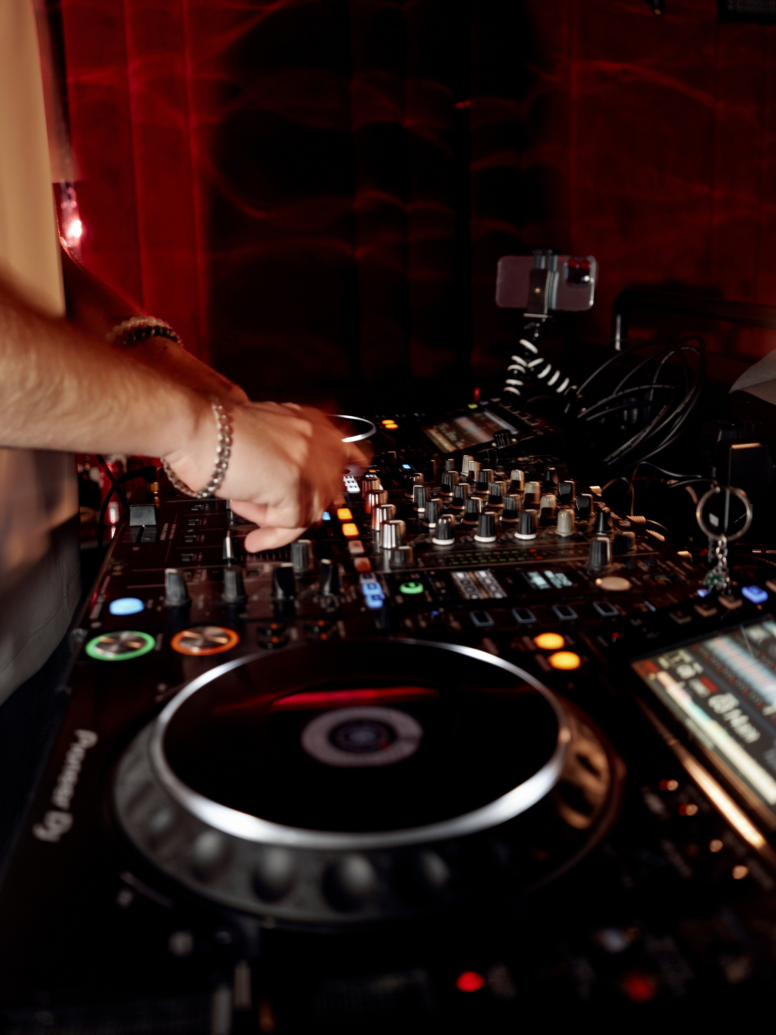 CLUB. NOIZOMAX Художественный фотограф в Дубай