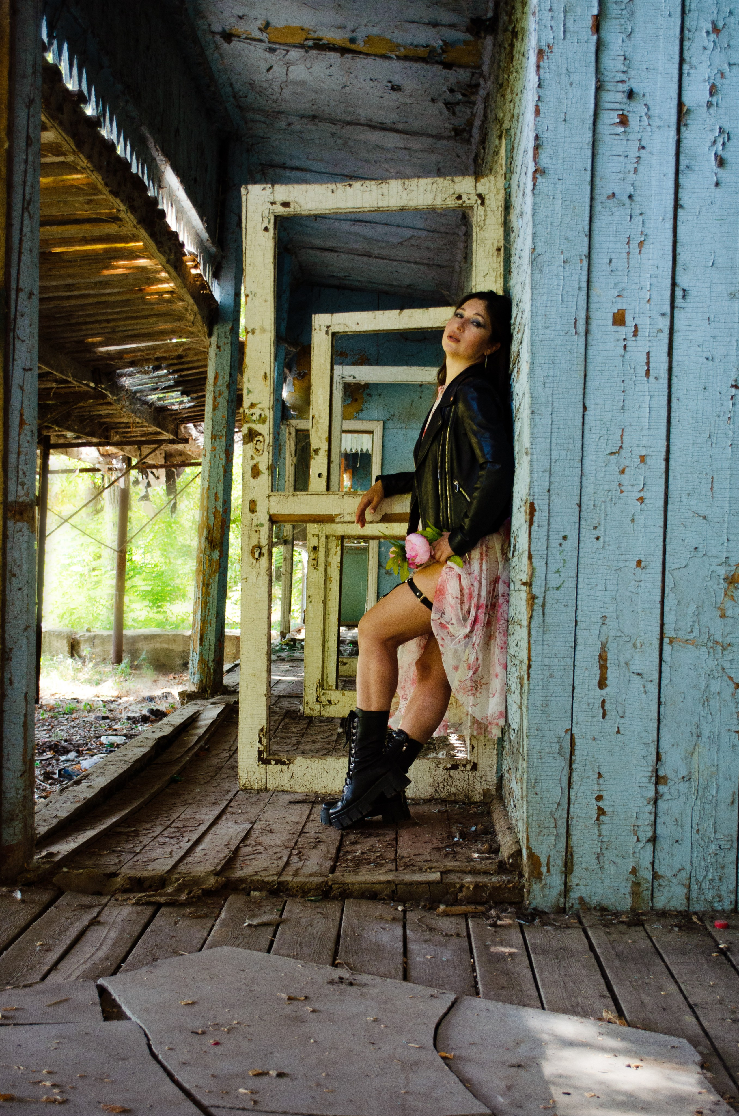 Ирина. Заброшке в стиле Voque. Портретный фотограф в Краснодаре Юлия Кудряшова