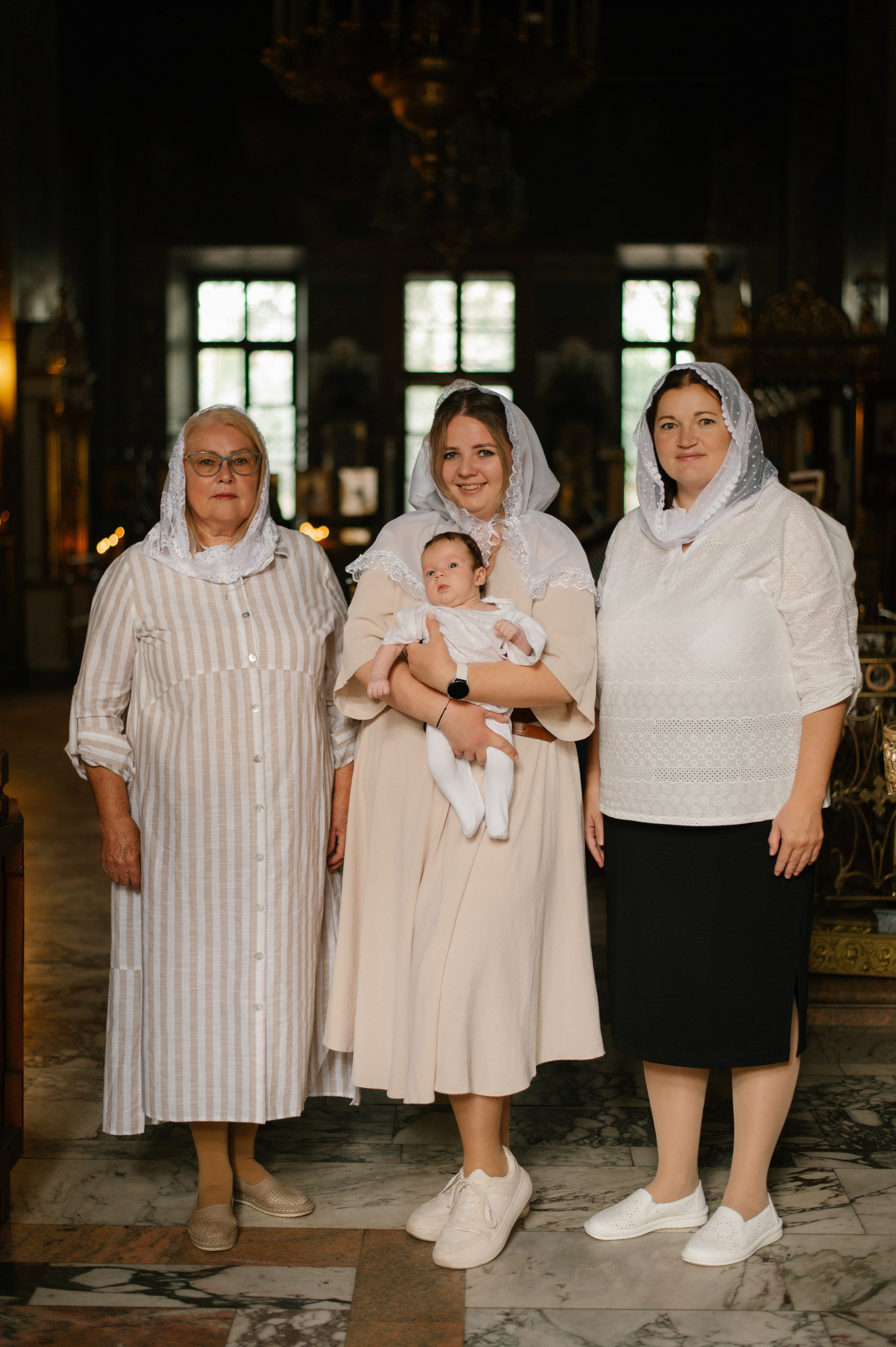 Фотограф на крещение. Фотосессия таинства крещения. Храм Воскресения Словущего в Даниловской Слободе. Семейный и свадебный фотограф в Москве Татьяна Николаева