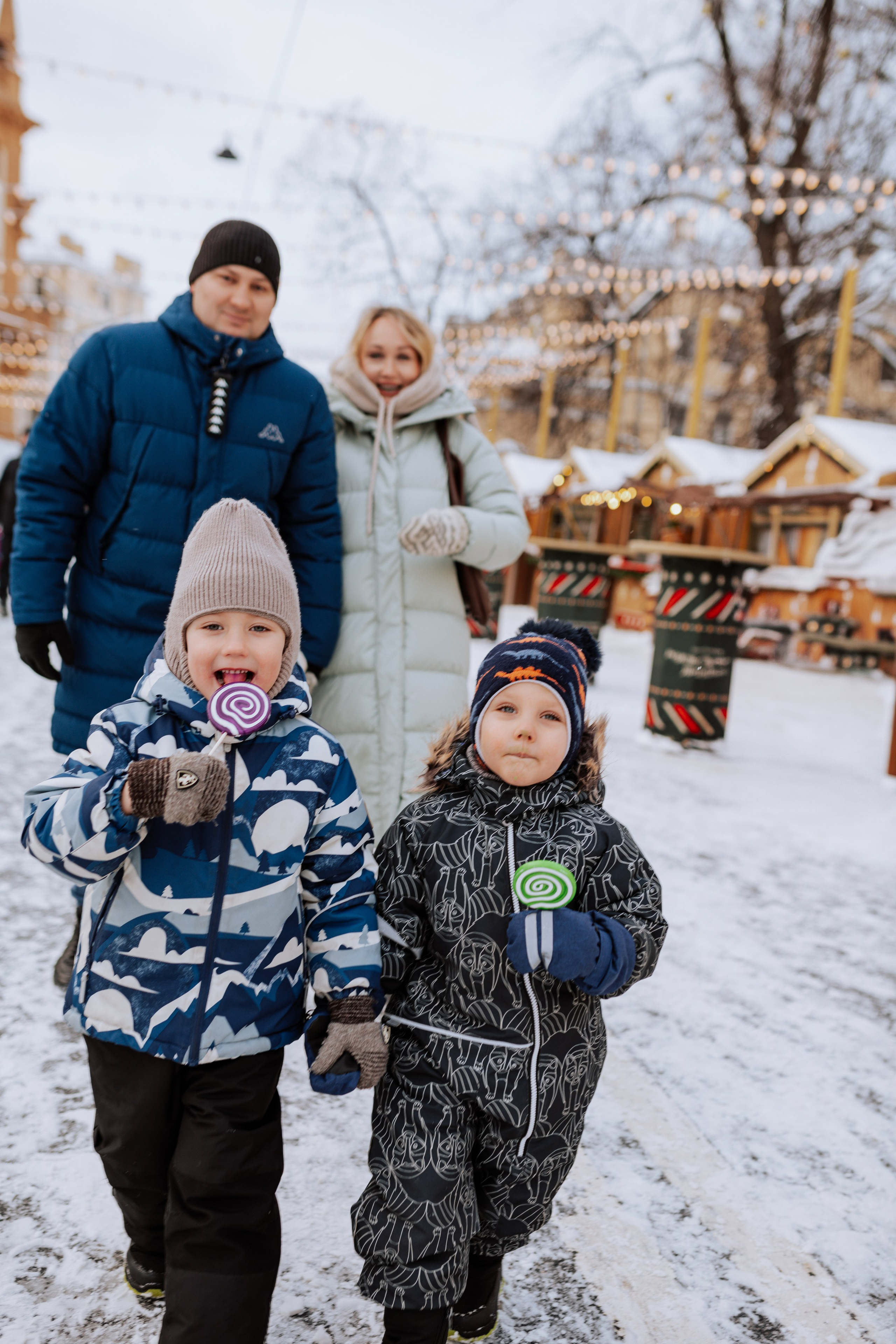 Семейная, Манежная площадь