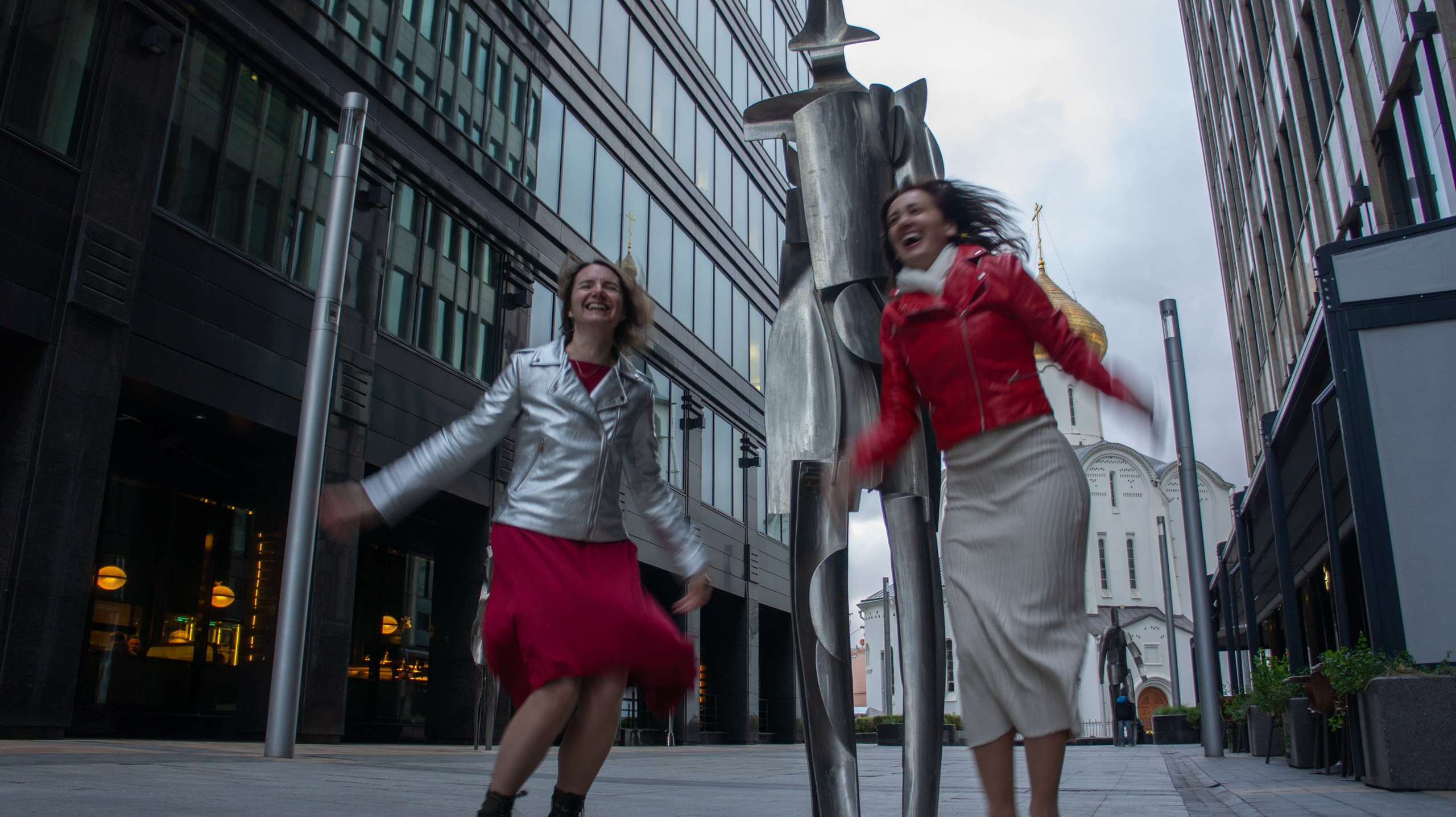 Nadya e Nataly. City. Fotografo Alina Imanbaeva Trieste e FVG