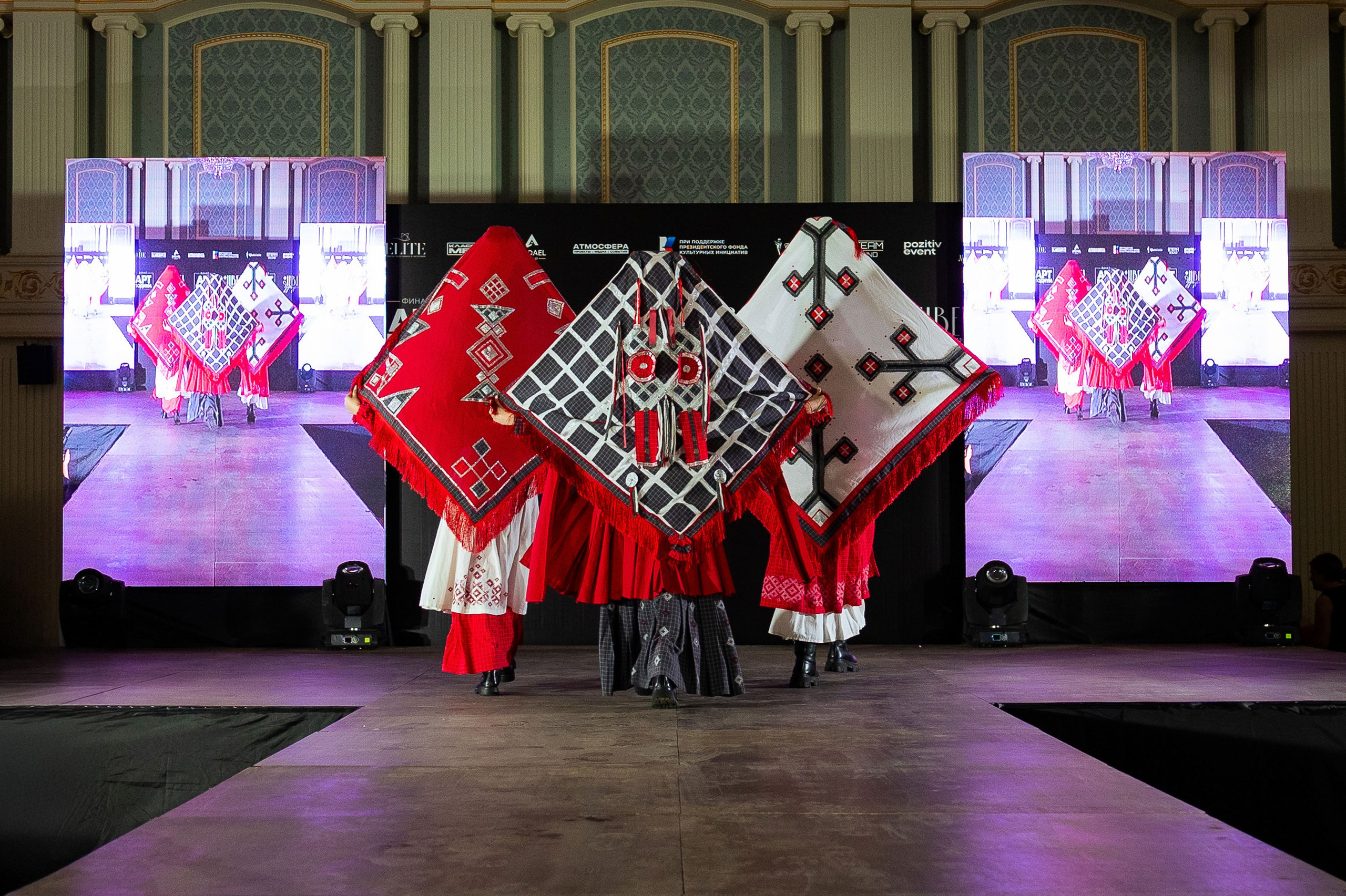 Арт-подиум «Цвета Удмуртии». Показ мод [25/10/24]. Фотограф Виноградов Константин