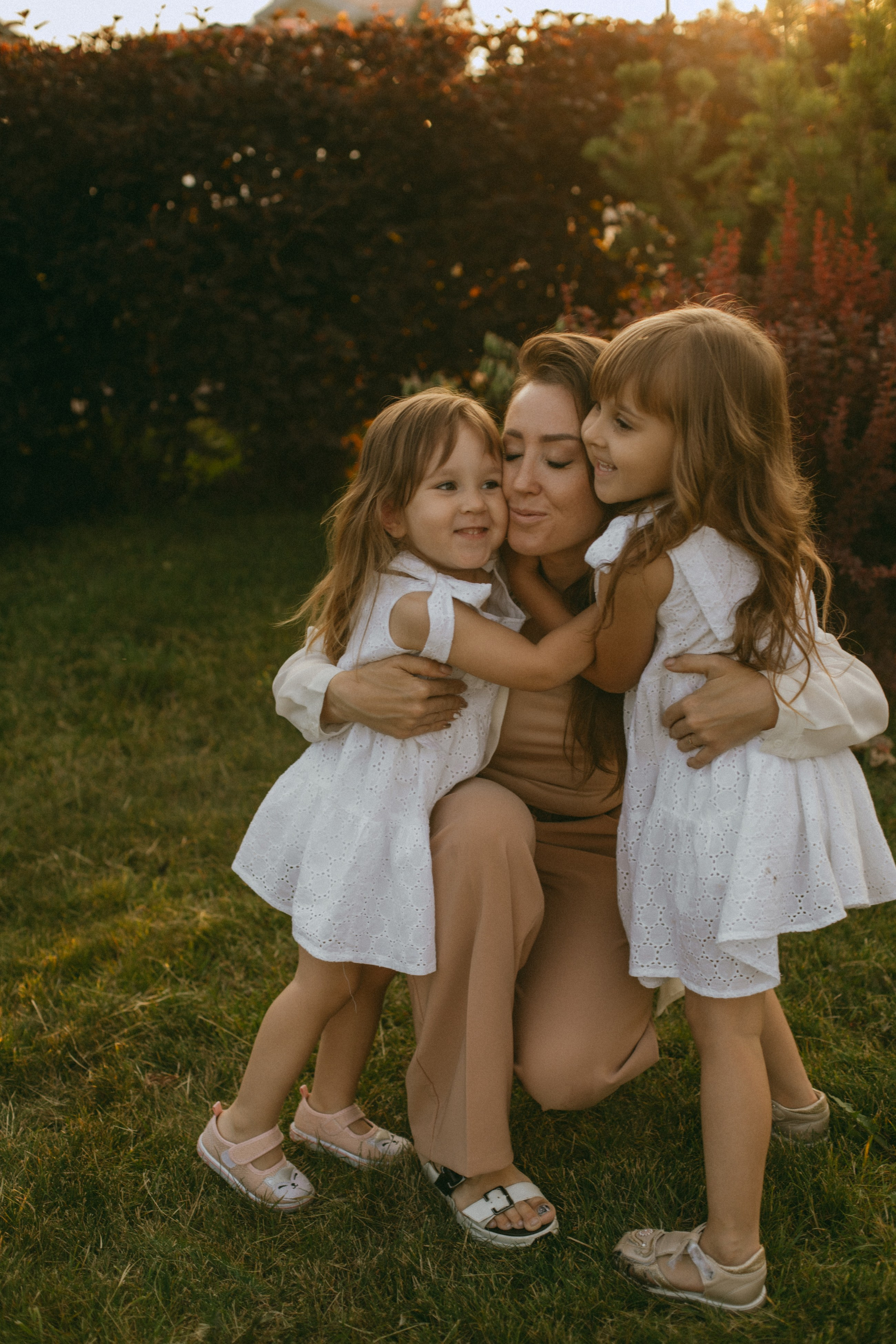 Эмма и Влада на летней прогулке с мамой. Фотограф Наталья Кургина Слюдянка Иркутск