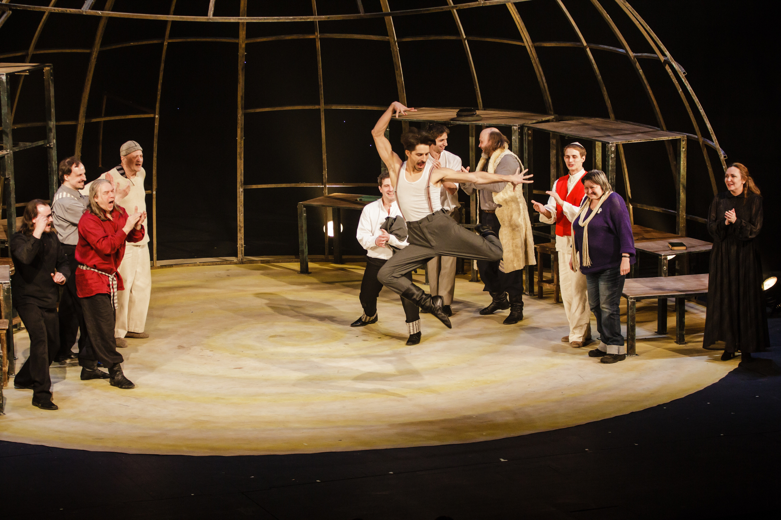 Спектакль "Белые флаги". Театр Дождей