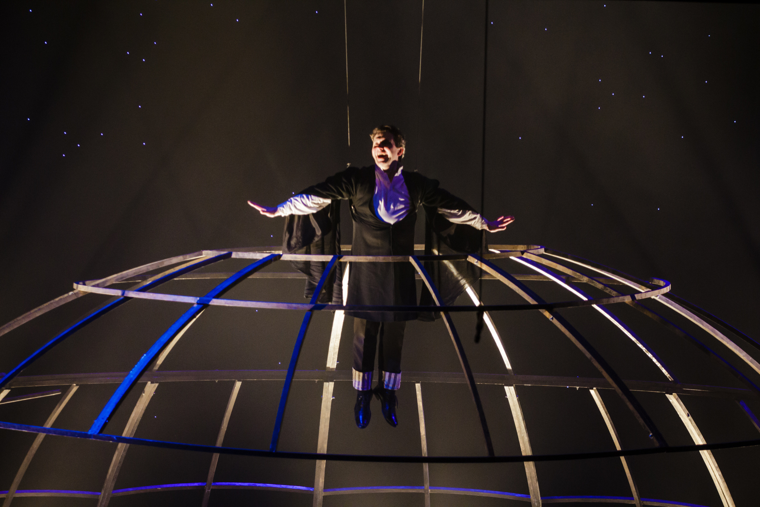 Спектакль "Белые флаги". Театр Дождей