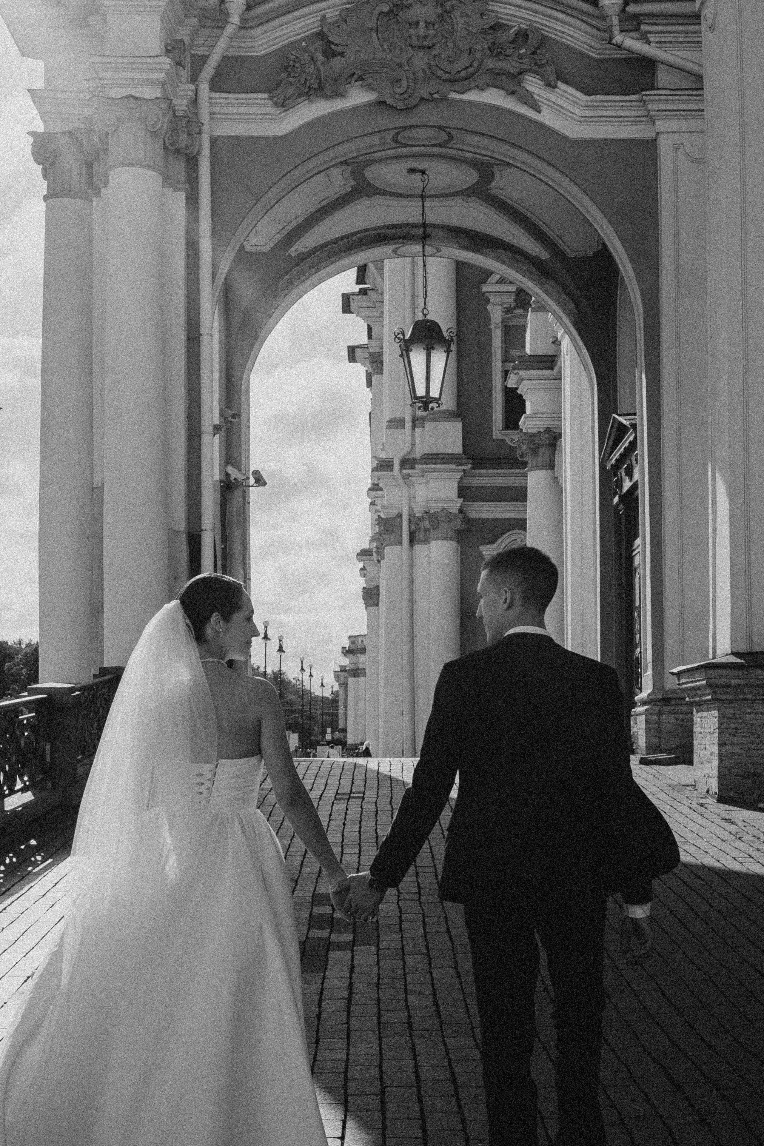 СВАДЕБНАЯ ПРОГУЛКА В САНТК-ПЕТЕРБУРГЕ (ИСАКИЕВСКИЙ СОБОР, ЗИМНЯЯ КАНАВКА, ЭРМИТАЖ И БОЛЬШАЯ МОРСКАЯ УЛИЦА). Профессиональный фотограф, Санкт-Петербург — Виктория Богомолова