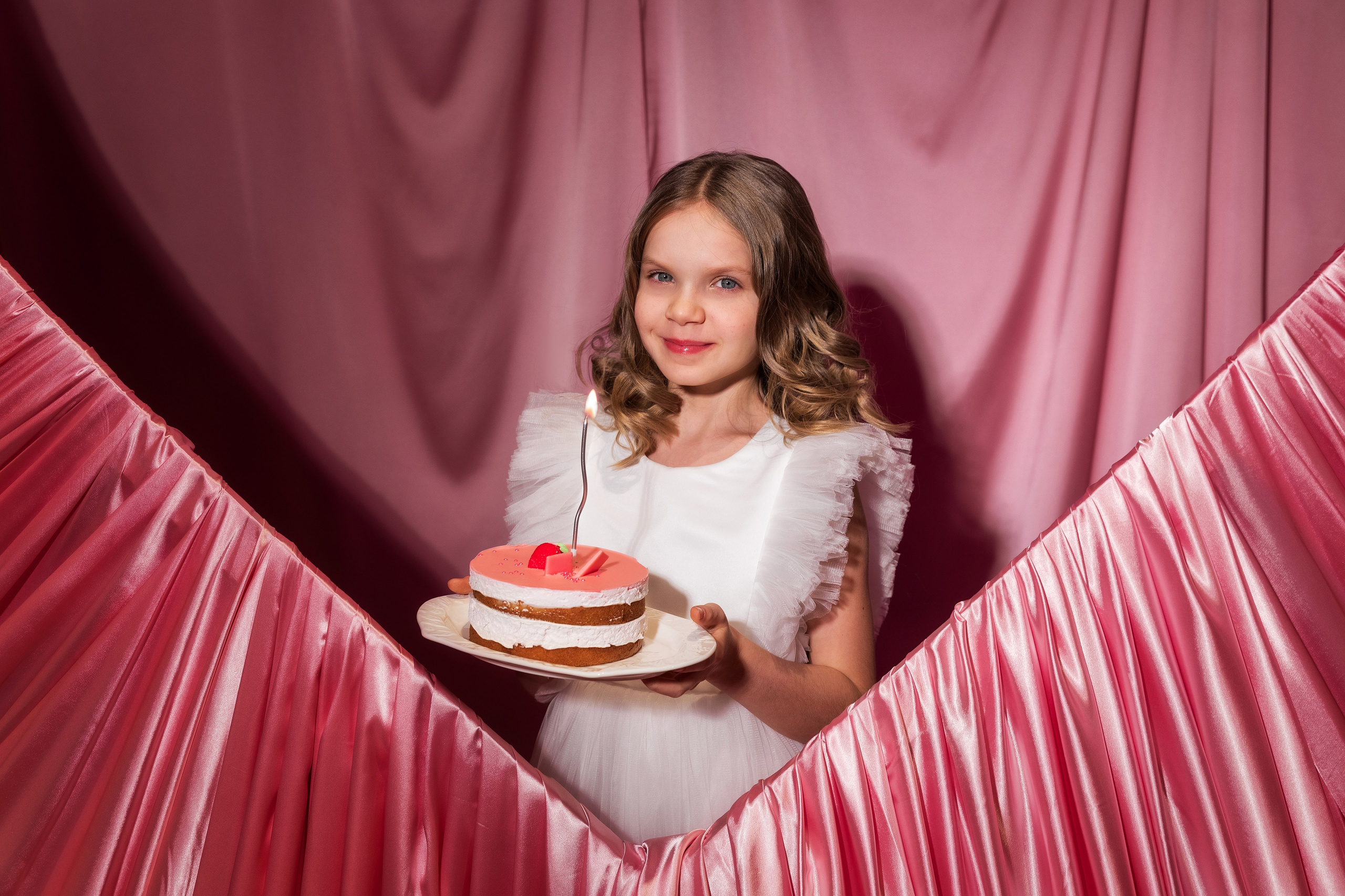 День Рождения Миланы. Циклорама. Семейный и детский фотограф в Екатеринбурге Оксана Пипкина