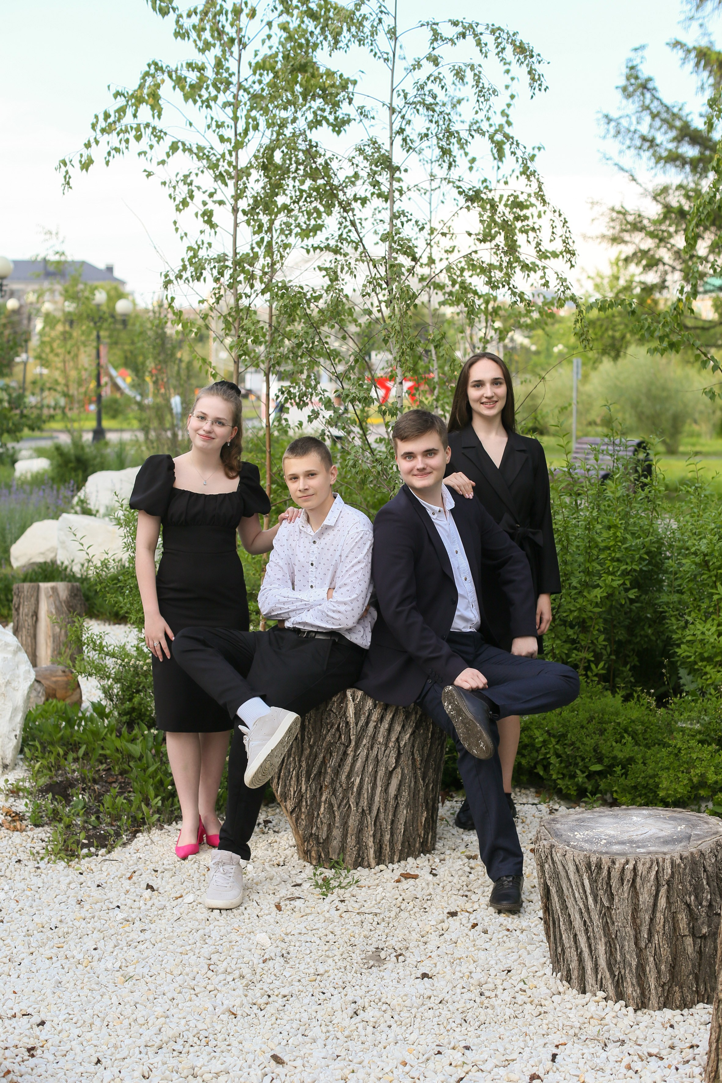 Уличная фотосессия выпускников. Школьные выпускные альбомы в Белгороде