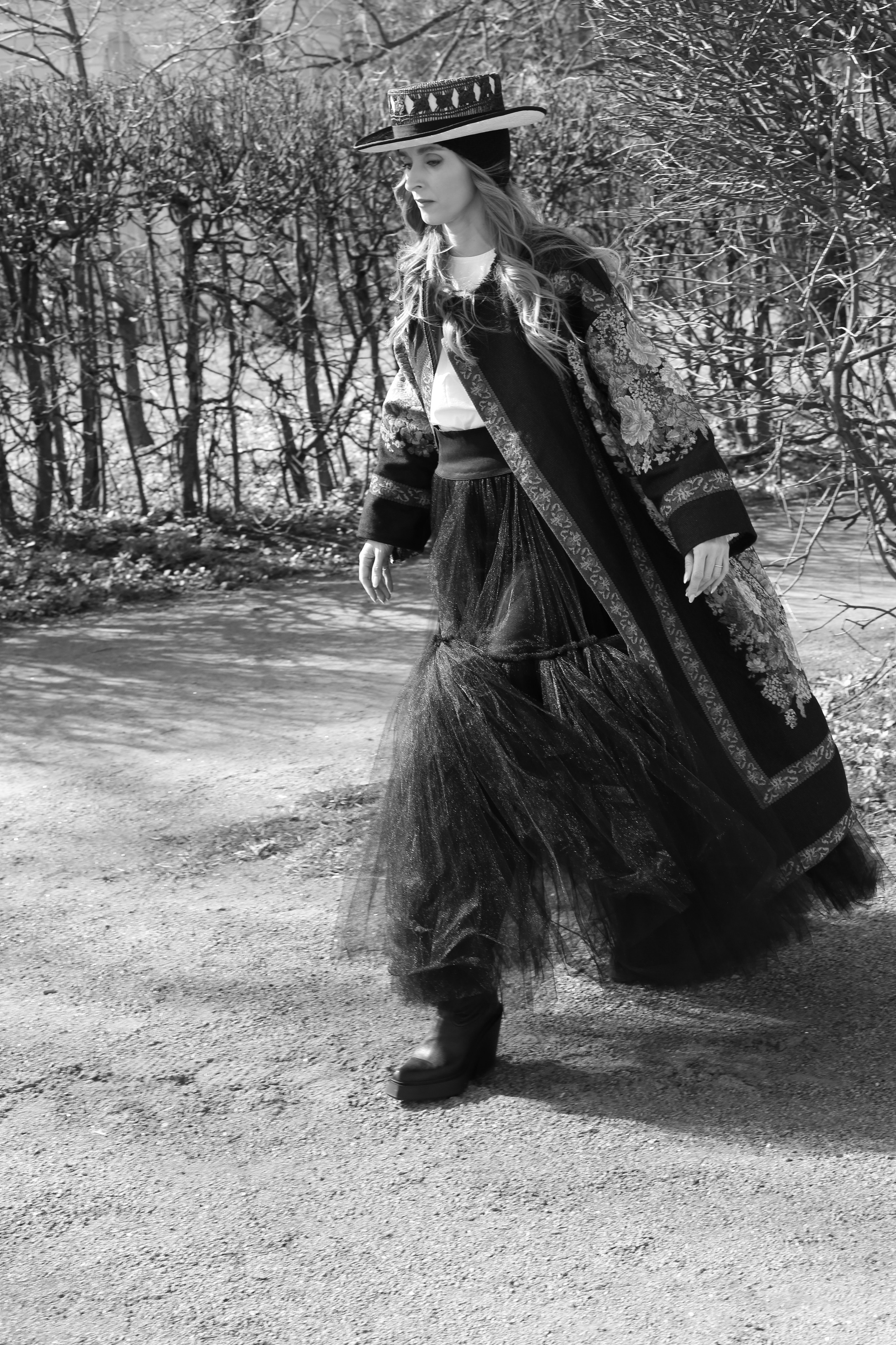 LOOKBOOK. Фешн дизайнер, фотограф, художник Яна Лазарева в Москве