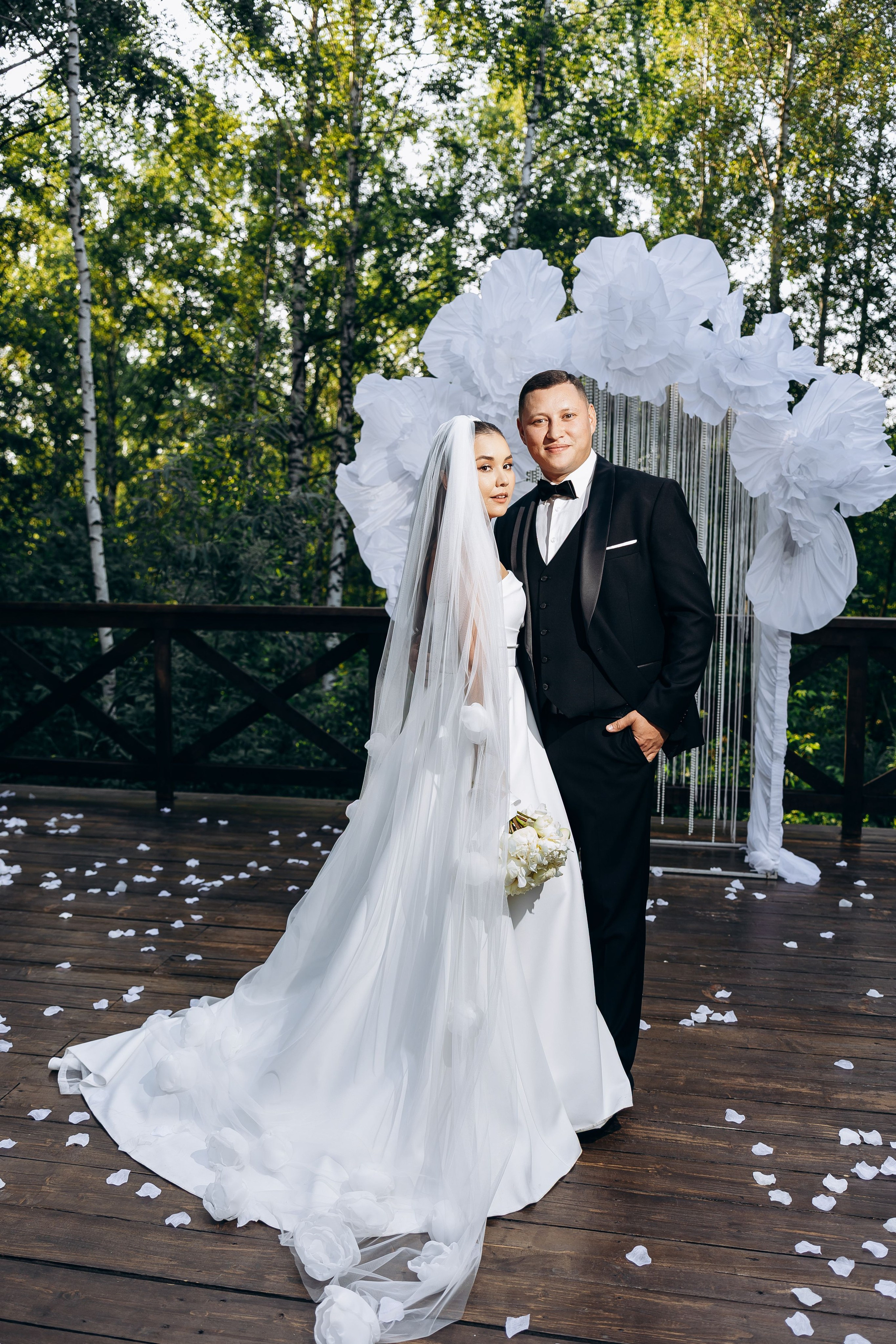 свадебная фотосессия на фотозоне. Фотограф на свадьбу Казань