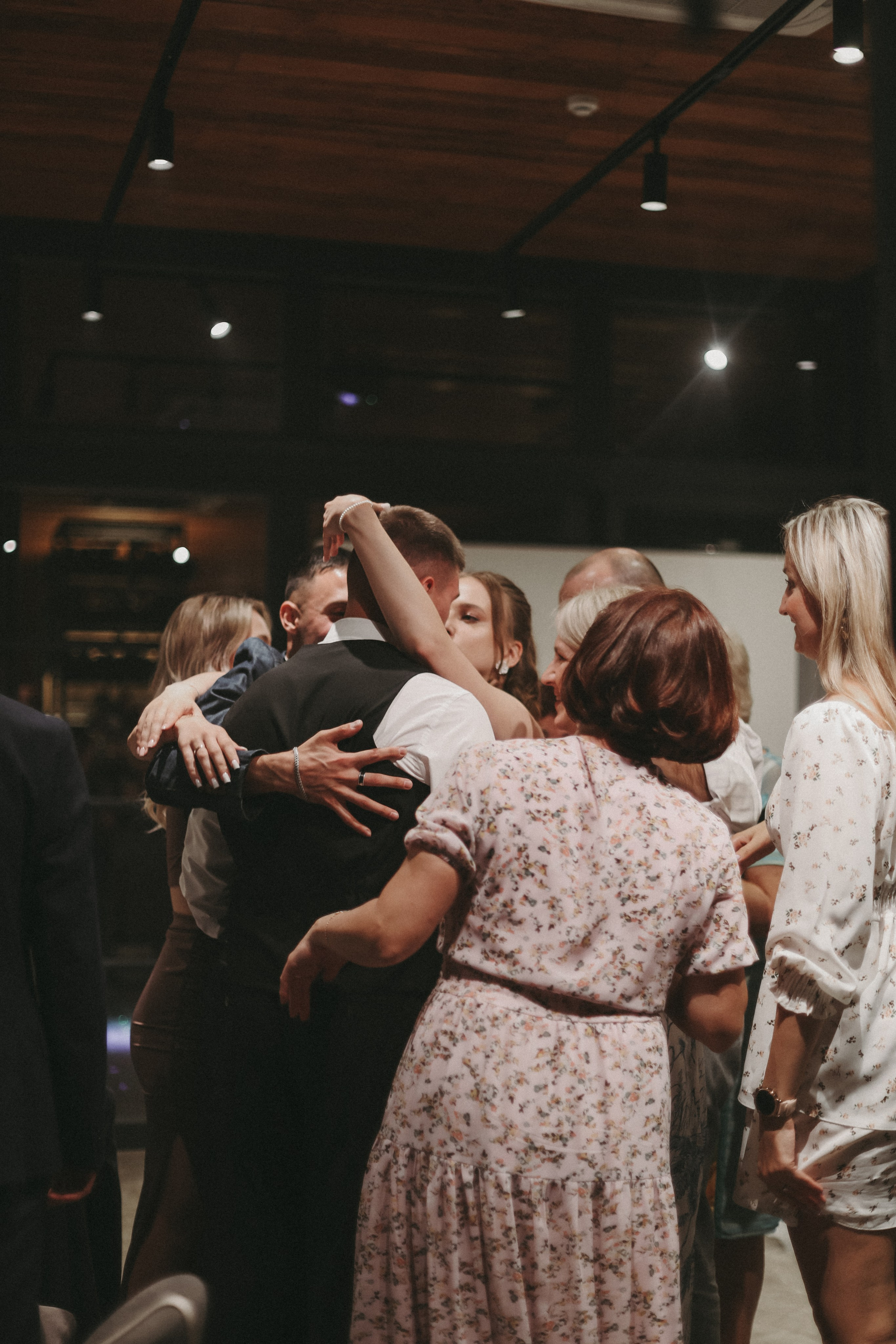 «А покажите съемку банкета)». Главная