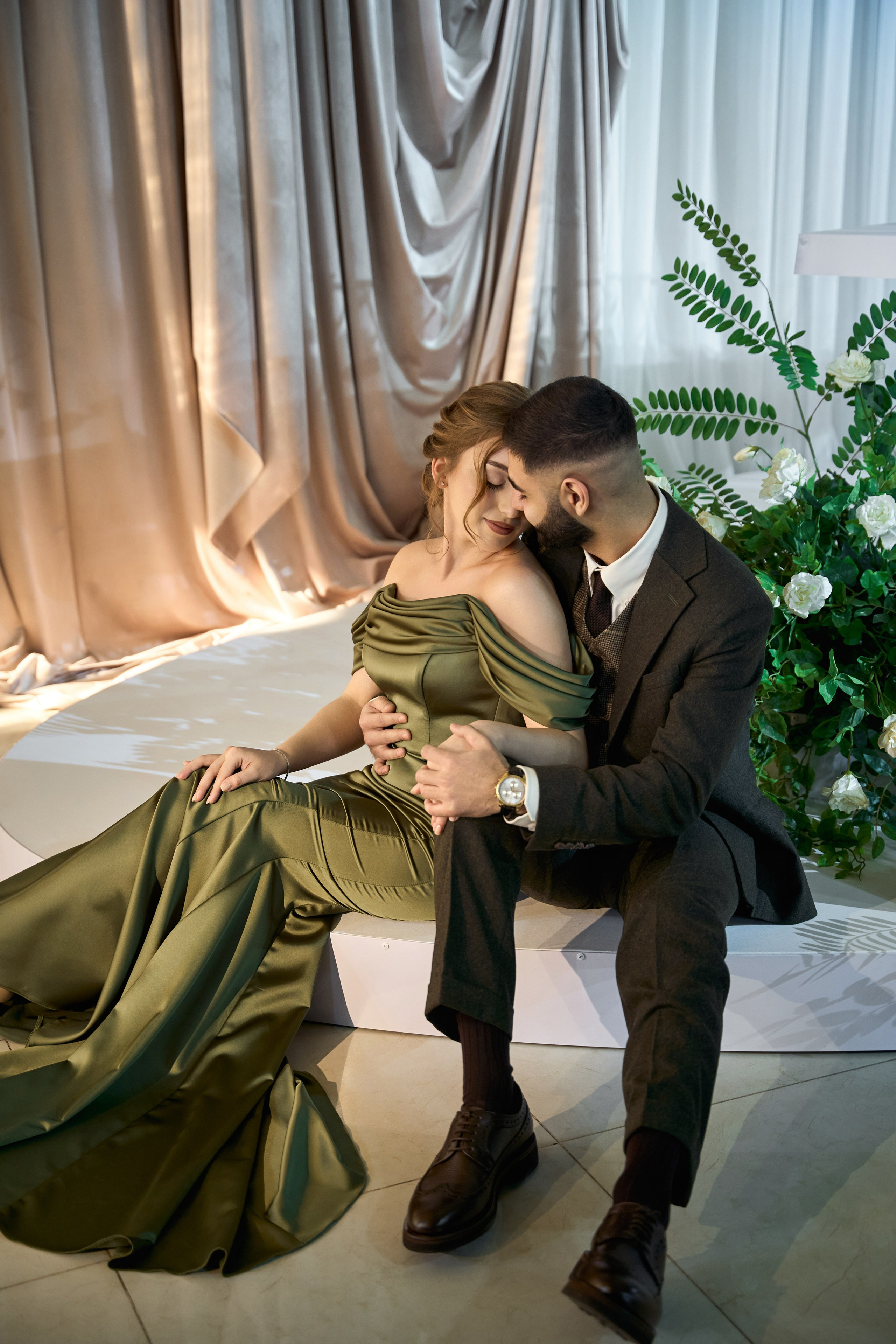 Красивое и чувственное сватовство Рафаэля & Алины в GOLDEN PALACE от ТВИНС СТУДИО. ТВИНС СТУДИО — лучшие свадебные фотографы и видеографы в Краснодаре