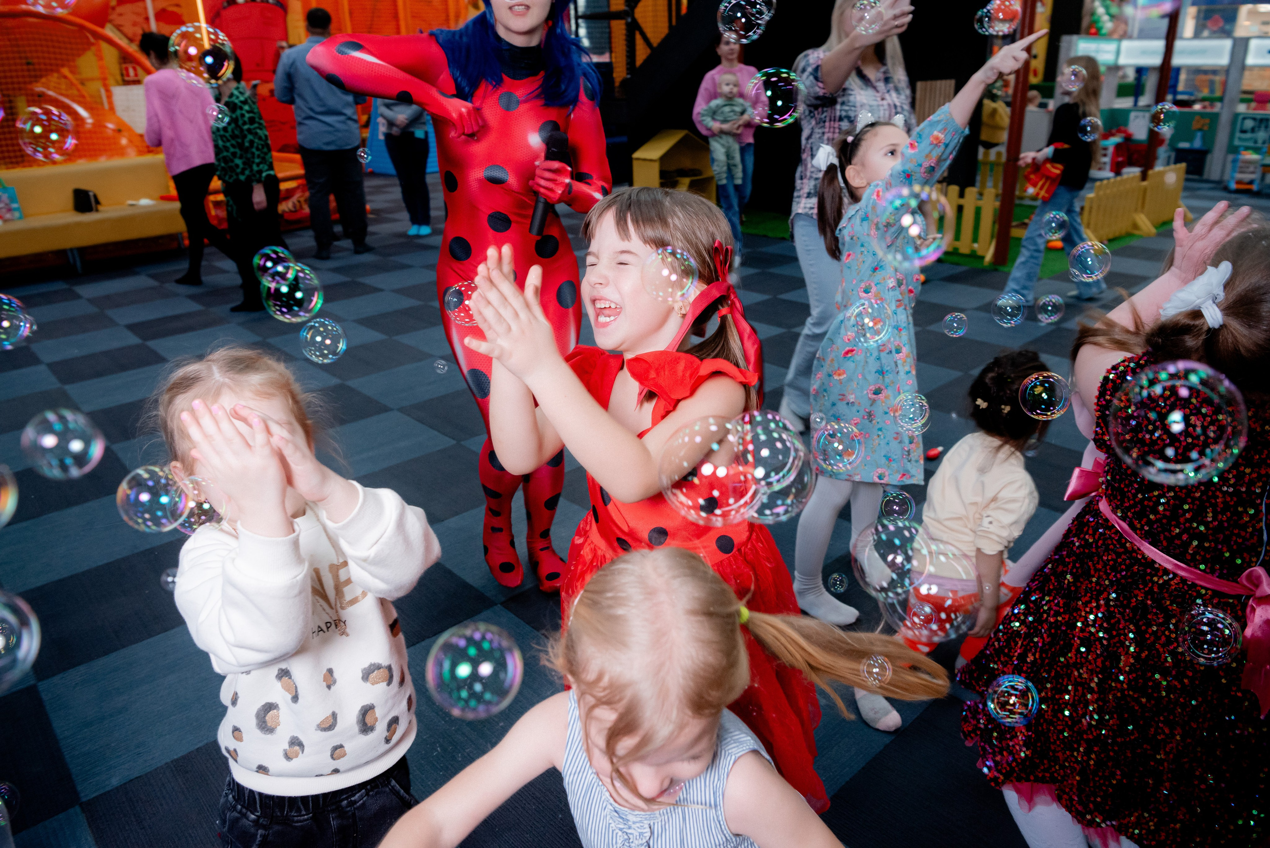 ДР в Локо Мотив Аниматоры Леди Баг. Фотограф в Волгограде и Волжском Александр Горбань
