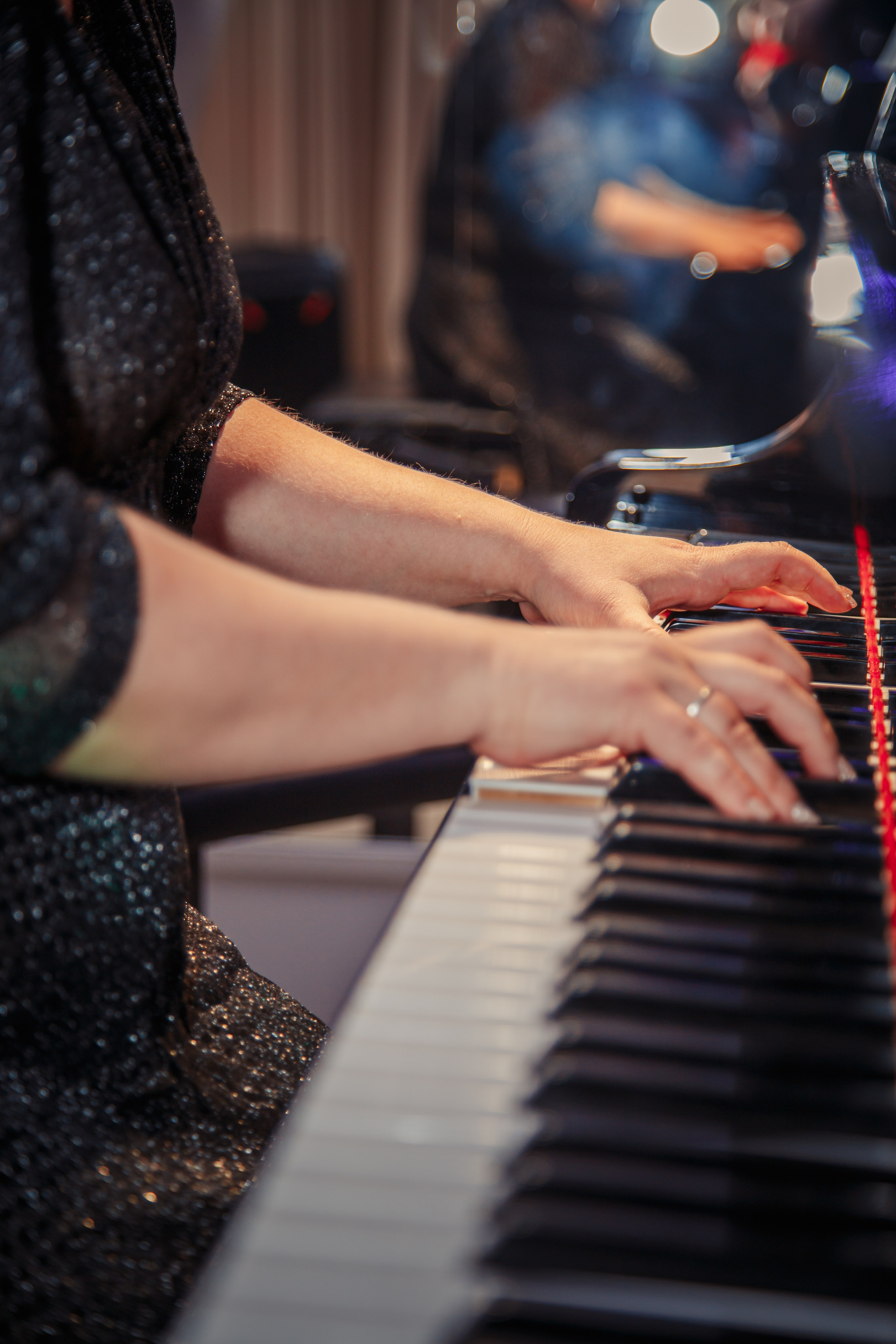 Репортажная съёмка Рождественского музыкального вечера в Москве, Музыкальное выступление на рождественском вечере — фотограф на мероприятие, Гости мероприятия на Рождественском музыкальном вечере — репортажная съёмка, Декор и атмосфера Рождественского музыкального вечера — фотограф в Москве, Сцена и исполнители на Рождественском музыкальном вечере — съёмка мероприятия, Катерина Сысуева, Рина Сысуева, rina_sphoto