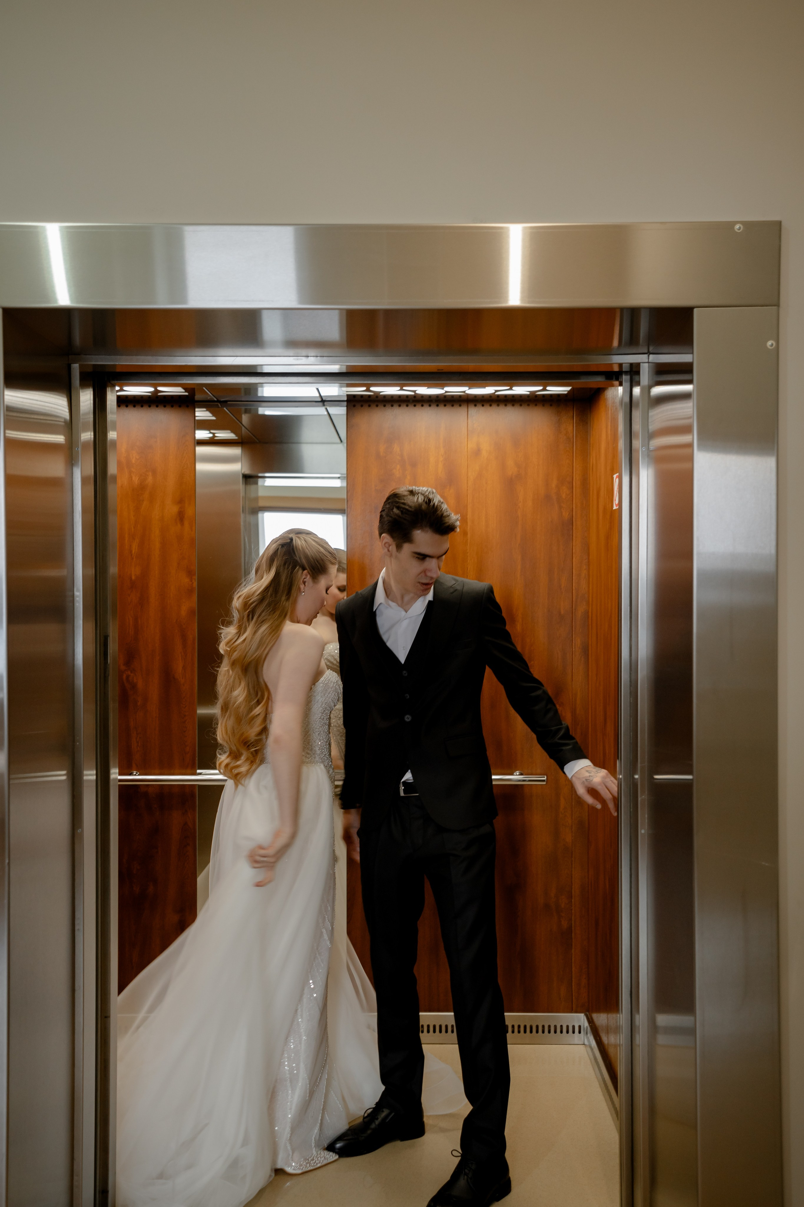 СВАДЕБНАЯ СЬЕМКА СБОРОВ В ОТЕЛЕ И ВЫЕЗД НА ЦЕРЕМОНИЮ (СНЯТО В СИБИРЕ В НИЖНЕВАРТОВСКЕ). Профессиональный фотограф, Санкт-Петербург — Виктория Богомолова