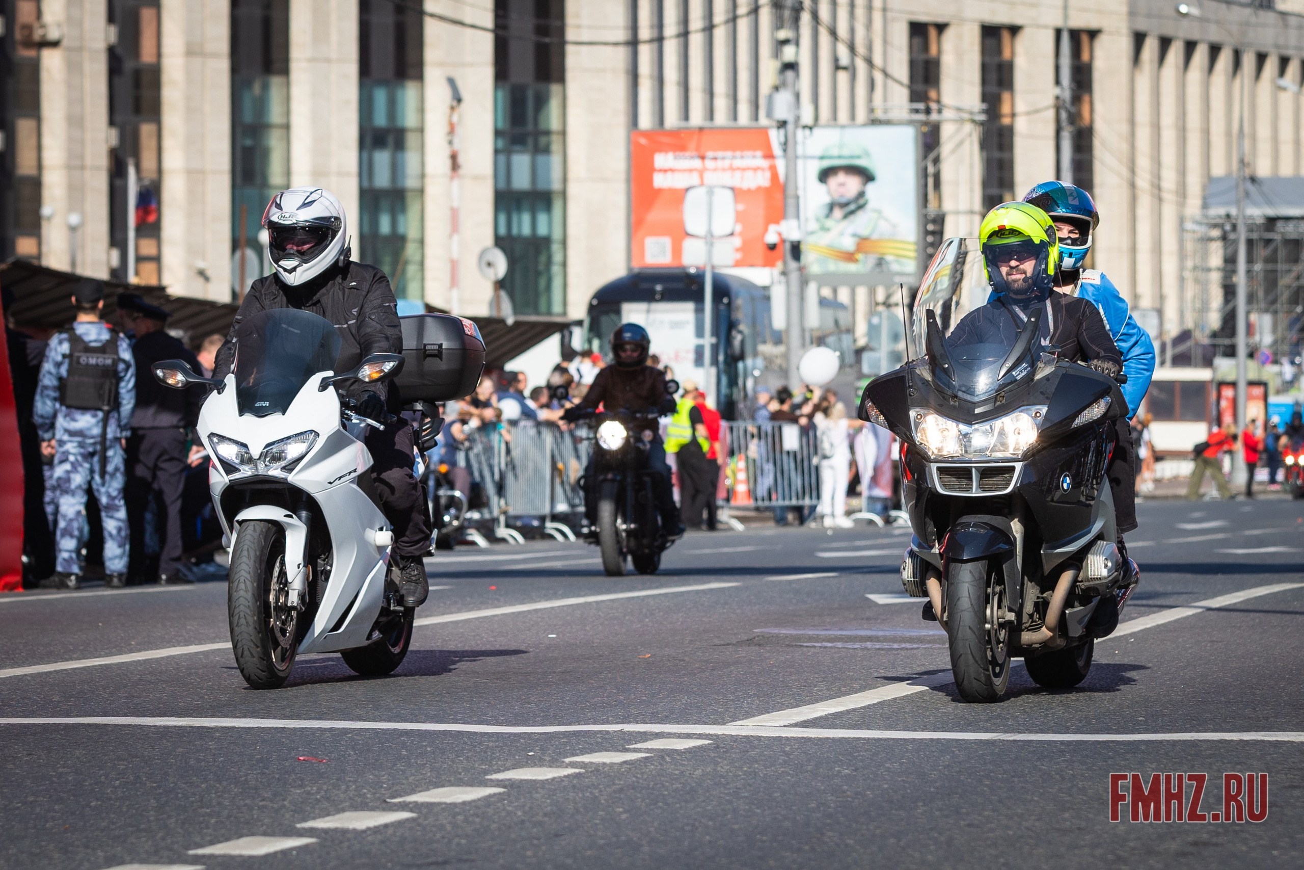 Закрытие Мотосезона 2023 на проспекте Академика Сахарова. Фотограф Владимир Охрименко