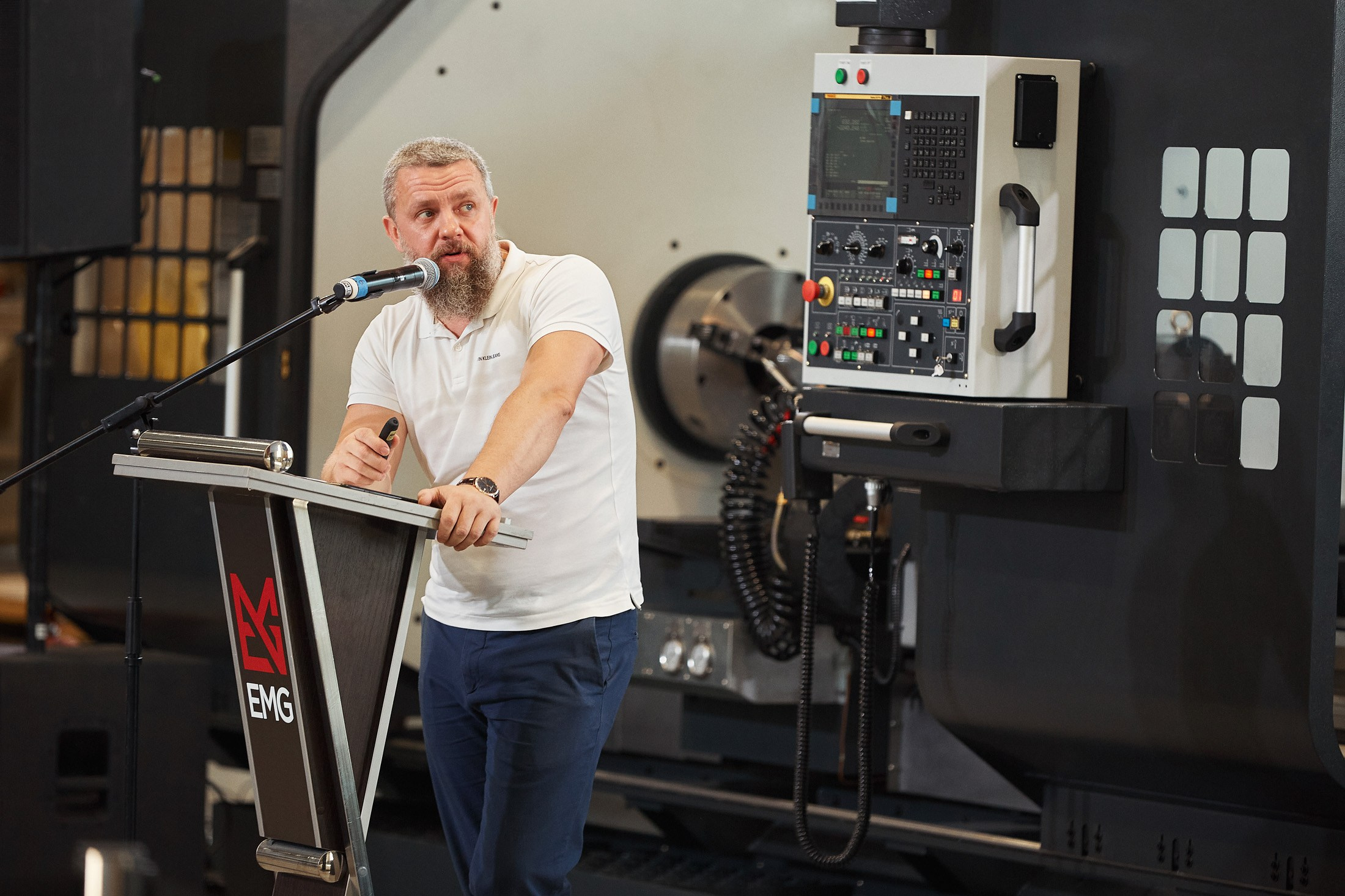 EMG / Международный форум / Презентация нового высокоточного станка. Антон Артюшин, портретный фотограф. Москва