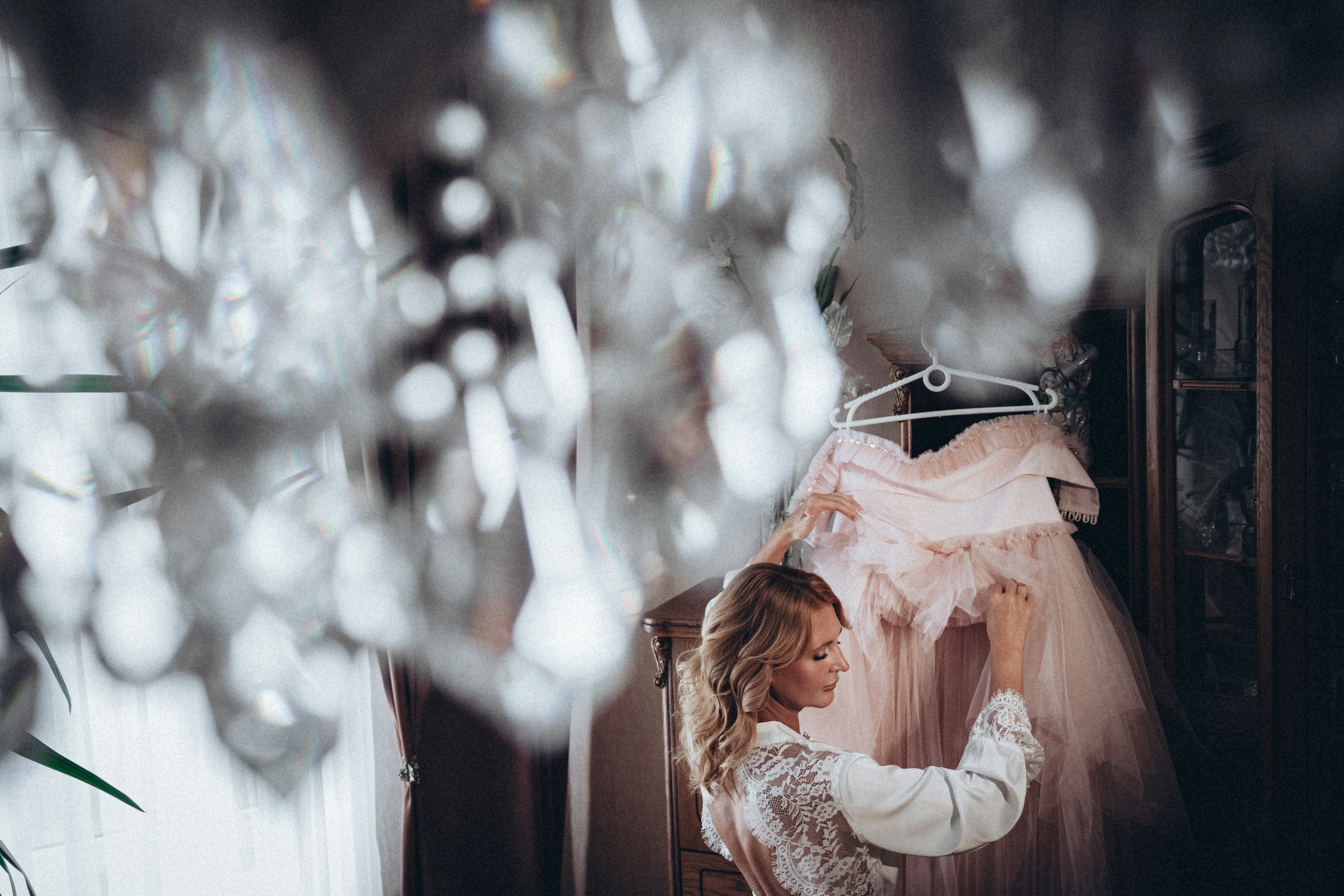 Сборы невесты в отеле в Москве