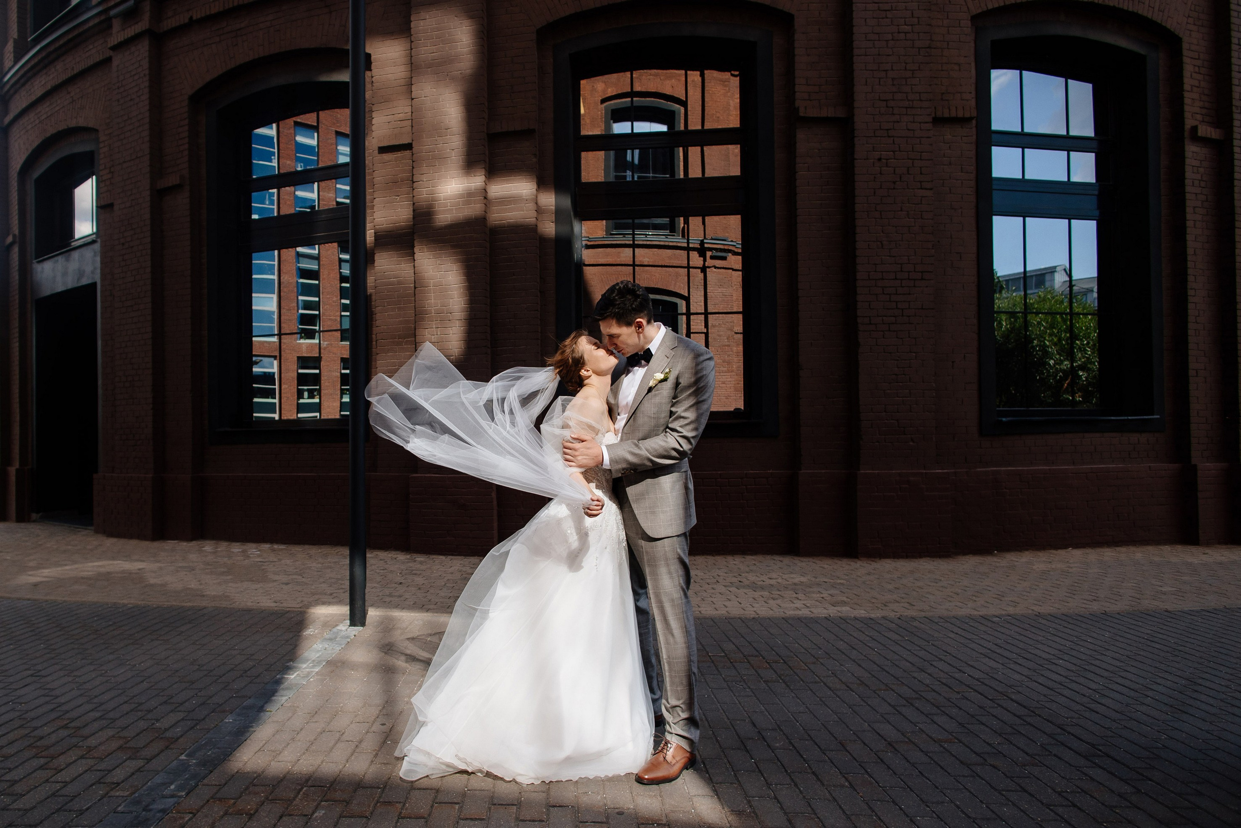 Свадебное утро в Hyatt Regency Хаятт Редженси, свадебная прогулка на Арме и банкет в О’Шалей. Свадебный и семейный фотограф Екатерина Иванова