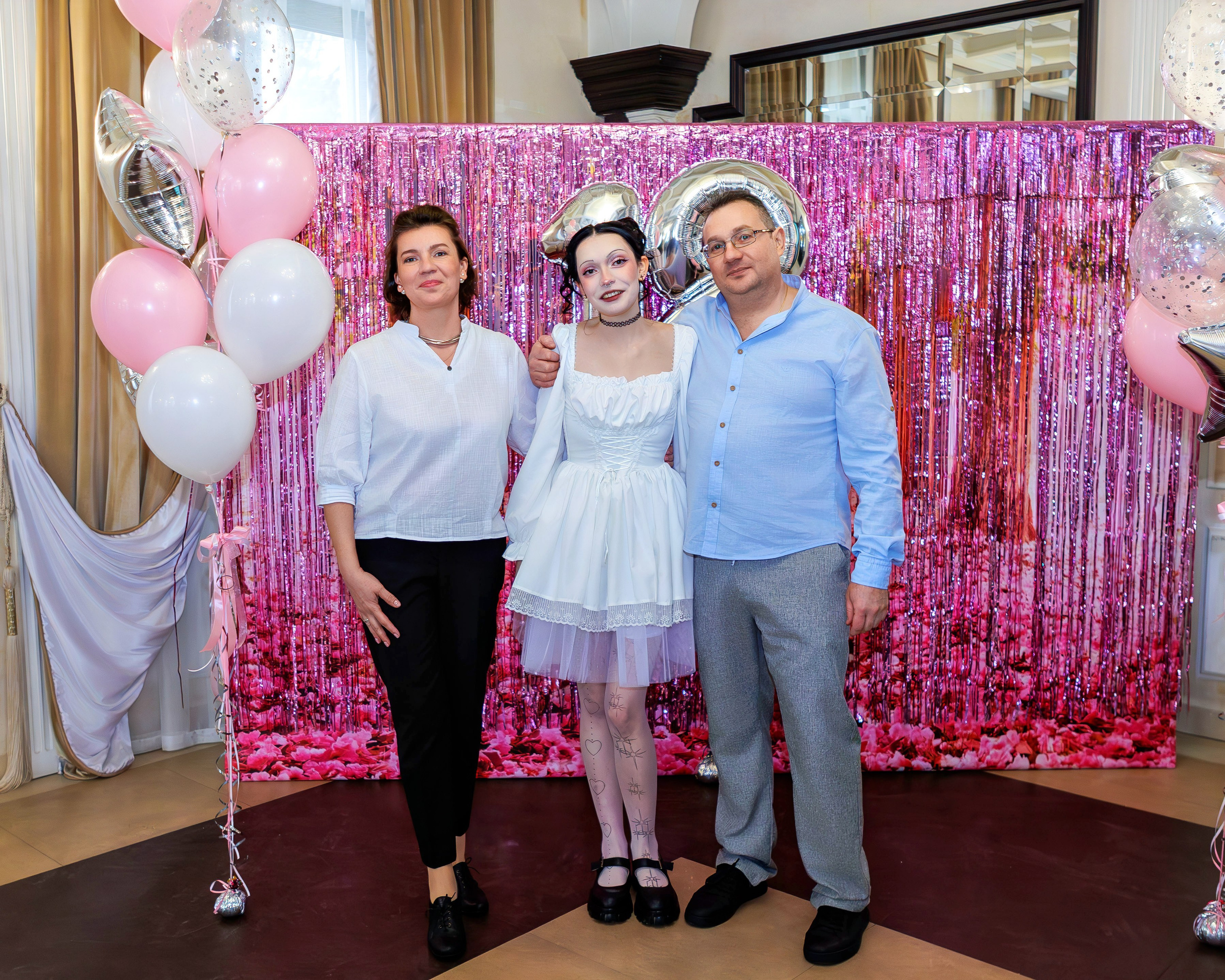 семейное фото день рождения 18 лет родители и дети праздник