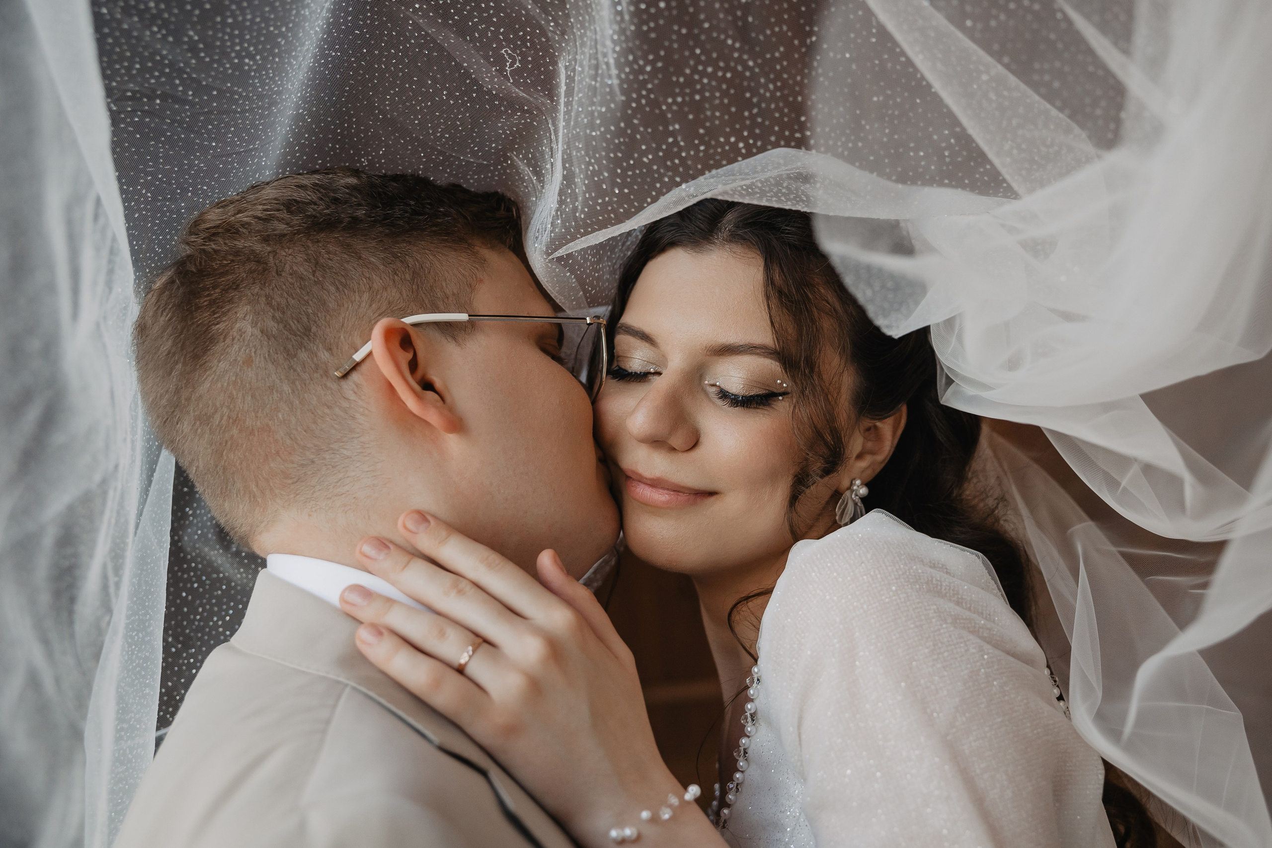 Свадебная фотосессия в отеле Marriott Imperial Plaza. Свадебный фотограф в Москве Дарья Олендарёва