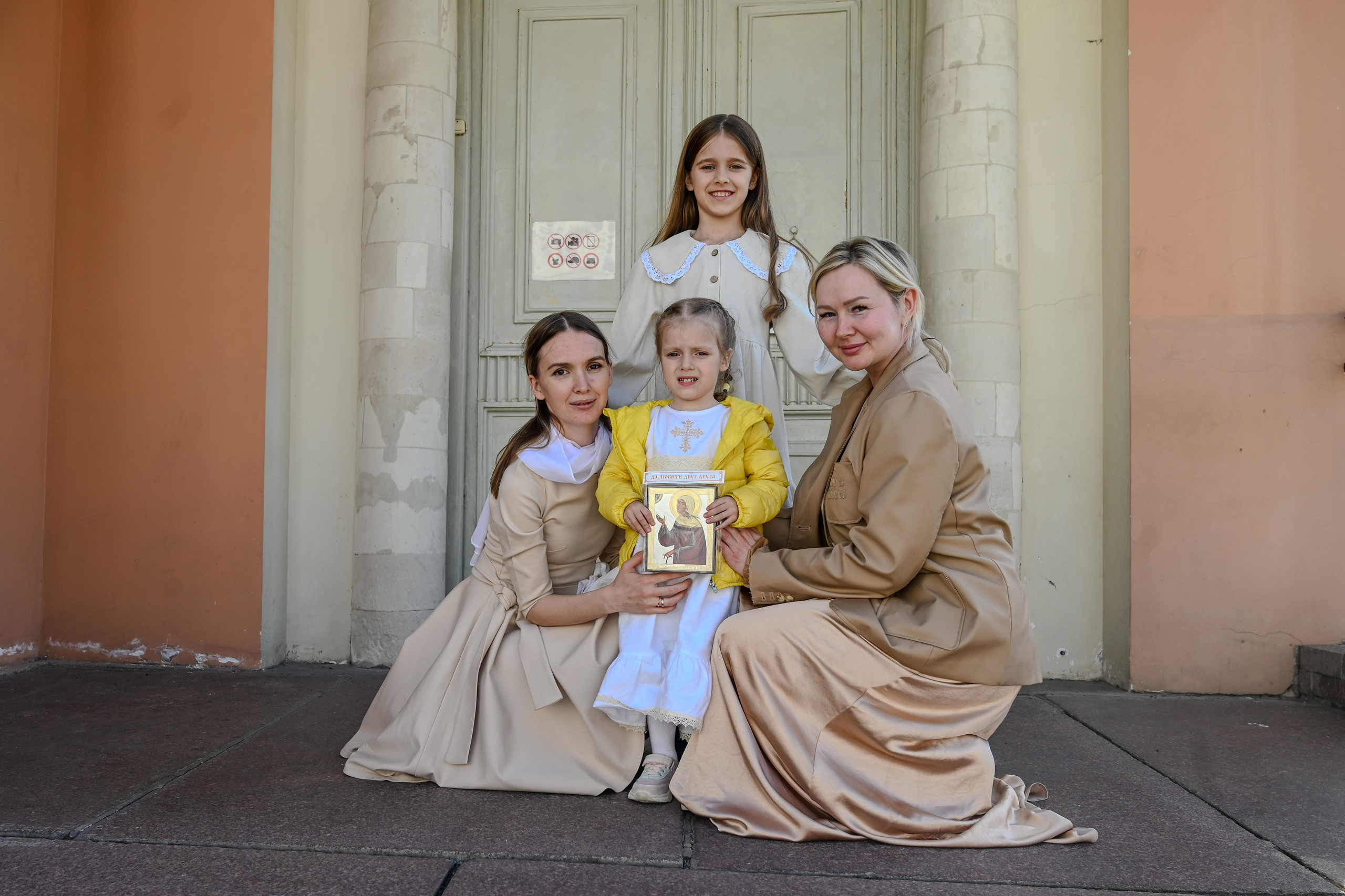 Крещение мама Анна. Семейный и детский фотограф Москва