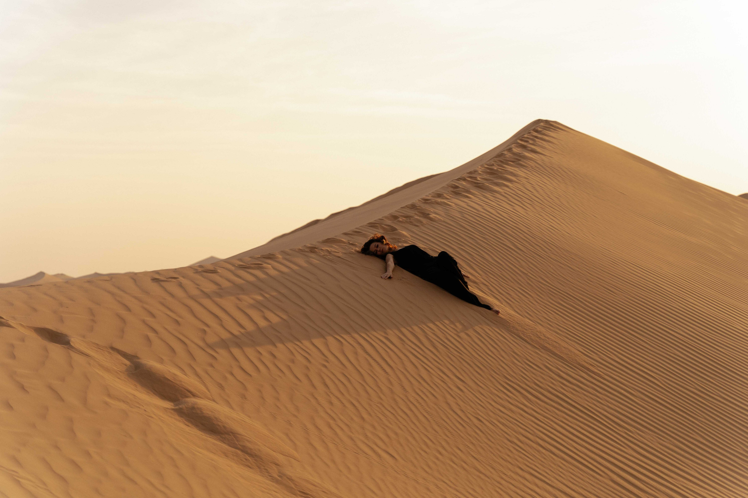 Наташа в пустыне 22 год. Фотограф и видеограф в Москве и Абу Даби Мария Кулагина