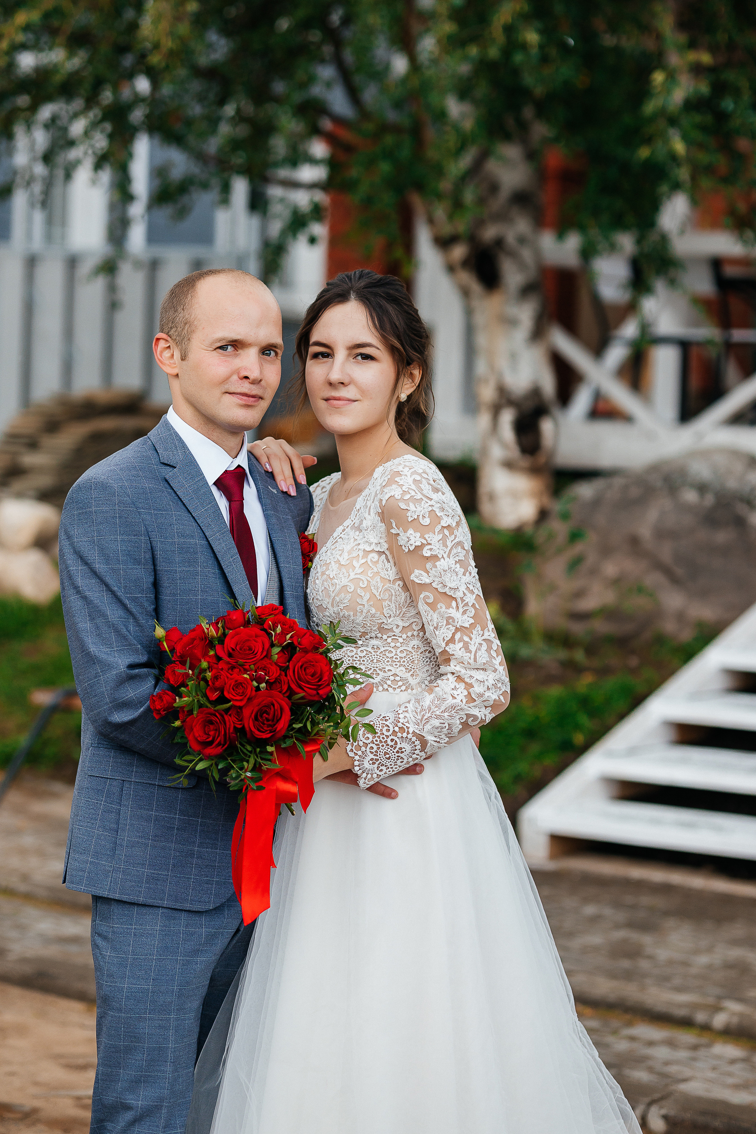 Выдержанный образ невесты на фотосессии в исторической части города. Олег Сверчков | Свадебный фотограф Вологда