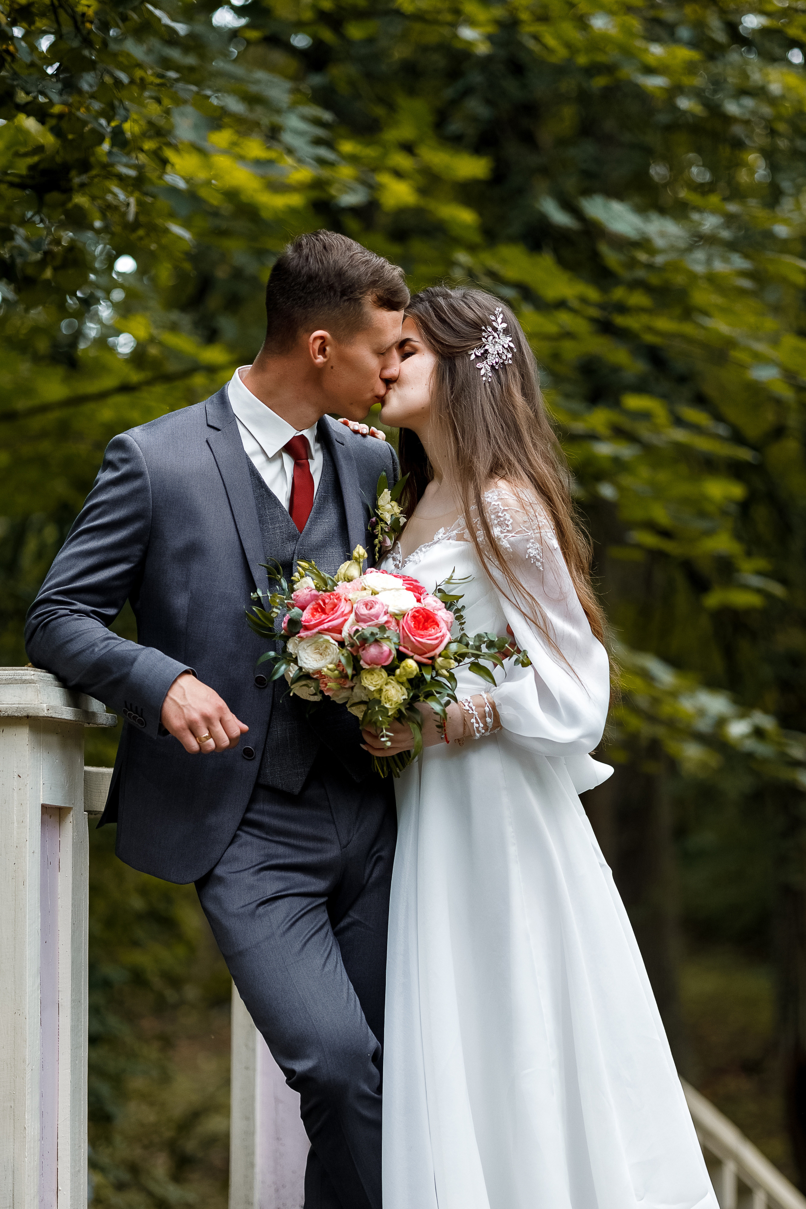 Традиционная свадебная церемония и романтическая фотосессия в парке. Олег Сверчков | Свадебный фотограф Вологда