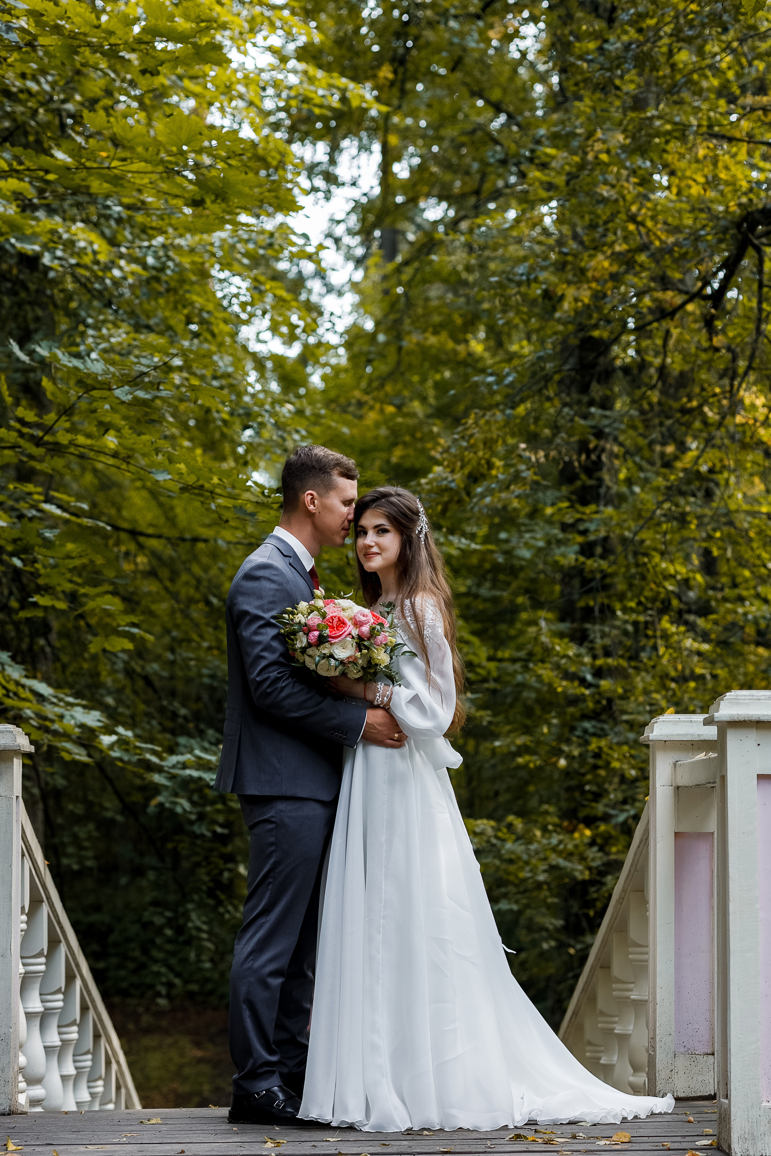 Традиционная свадебная церемония и романтическая фотосессия в парке. Олег Сверчков | Свадебный фотограф Вологда