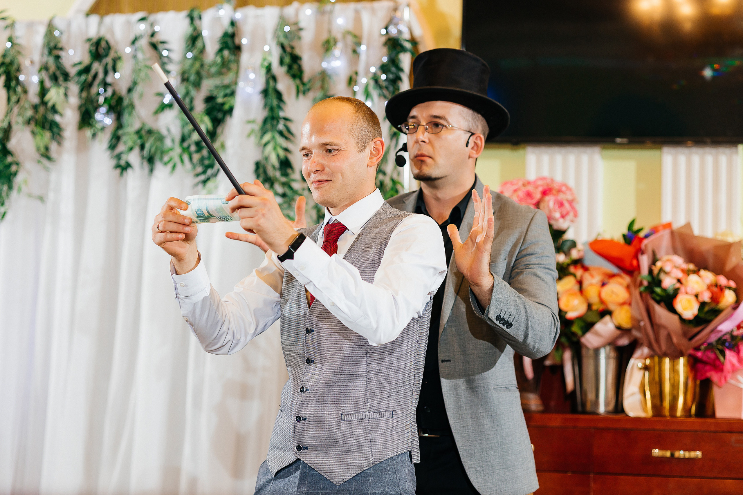 Выдержанный образ невесты на фотосессии в исторической части города. Олег Сверчков | Свадебный фотограф Вологда