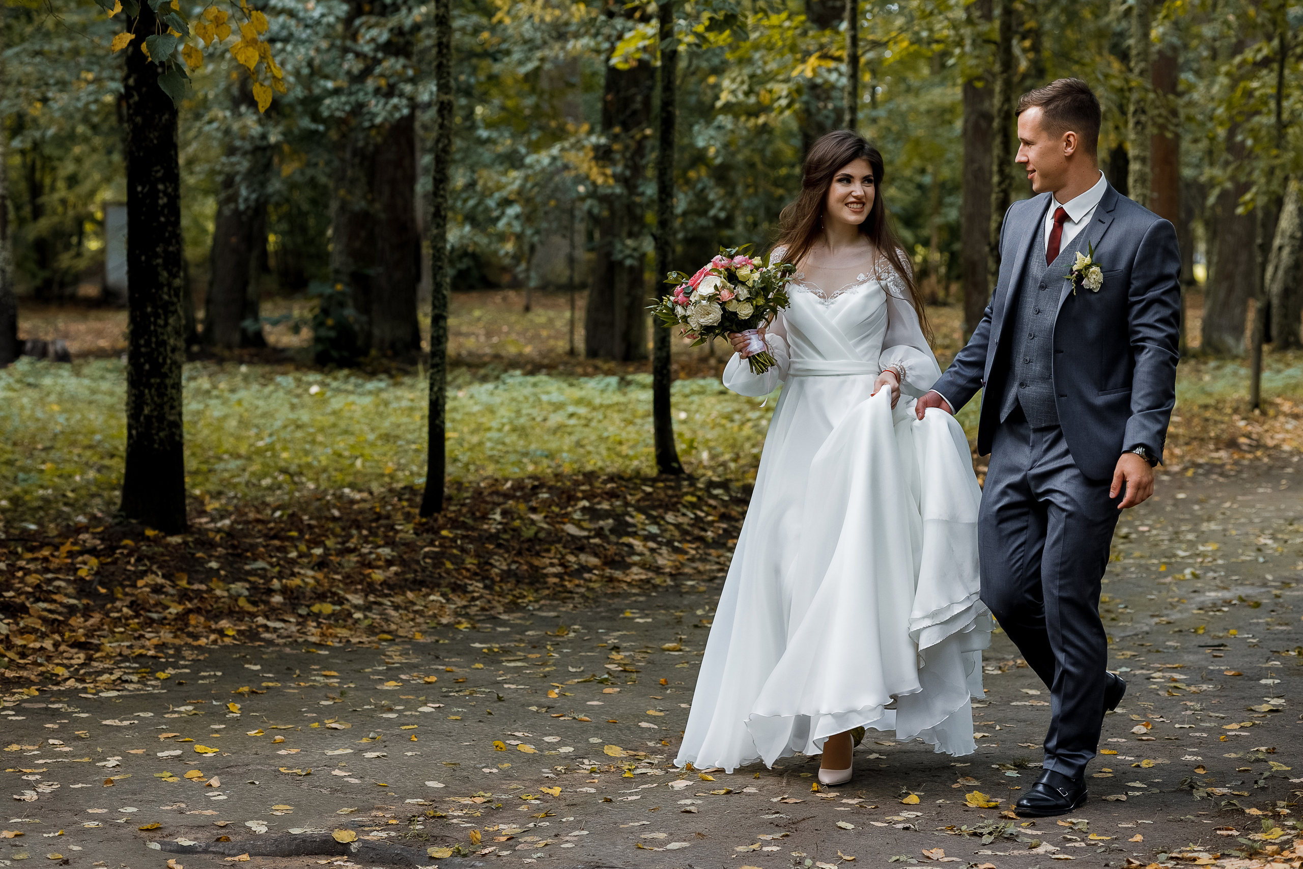 Традиционная свадебная церемония и романтическая фотосессия в парке. Олег Сверчков | Свадебный фотограф Вологда