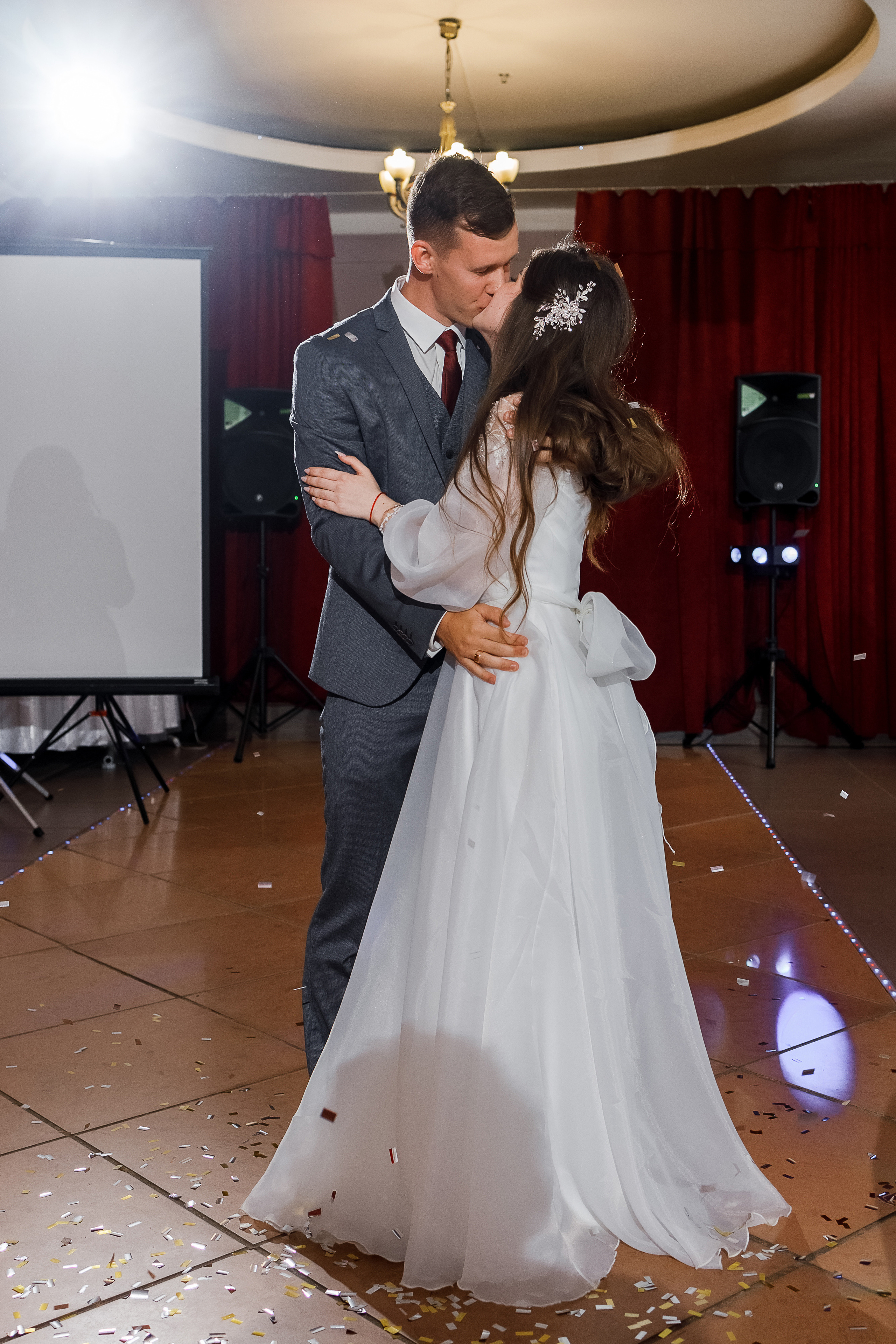 Традиционная свадебная церемония и романтическая фотосессия в парке. Олег Сверчков | Свадебный фотограф Вологда