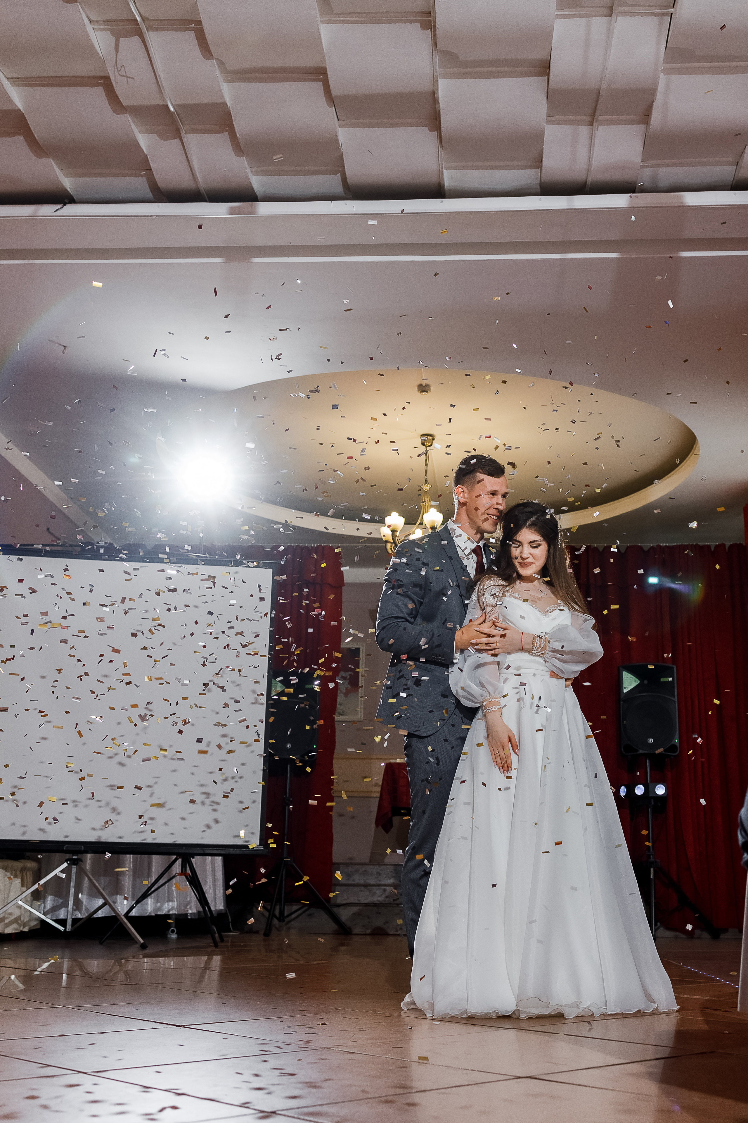 Традиционная свадебная церемония и романтическая фотосессия в парке. Олег Сверчков | Свадебный фотограф Вологда