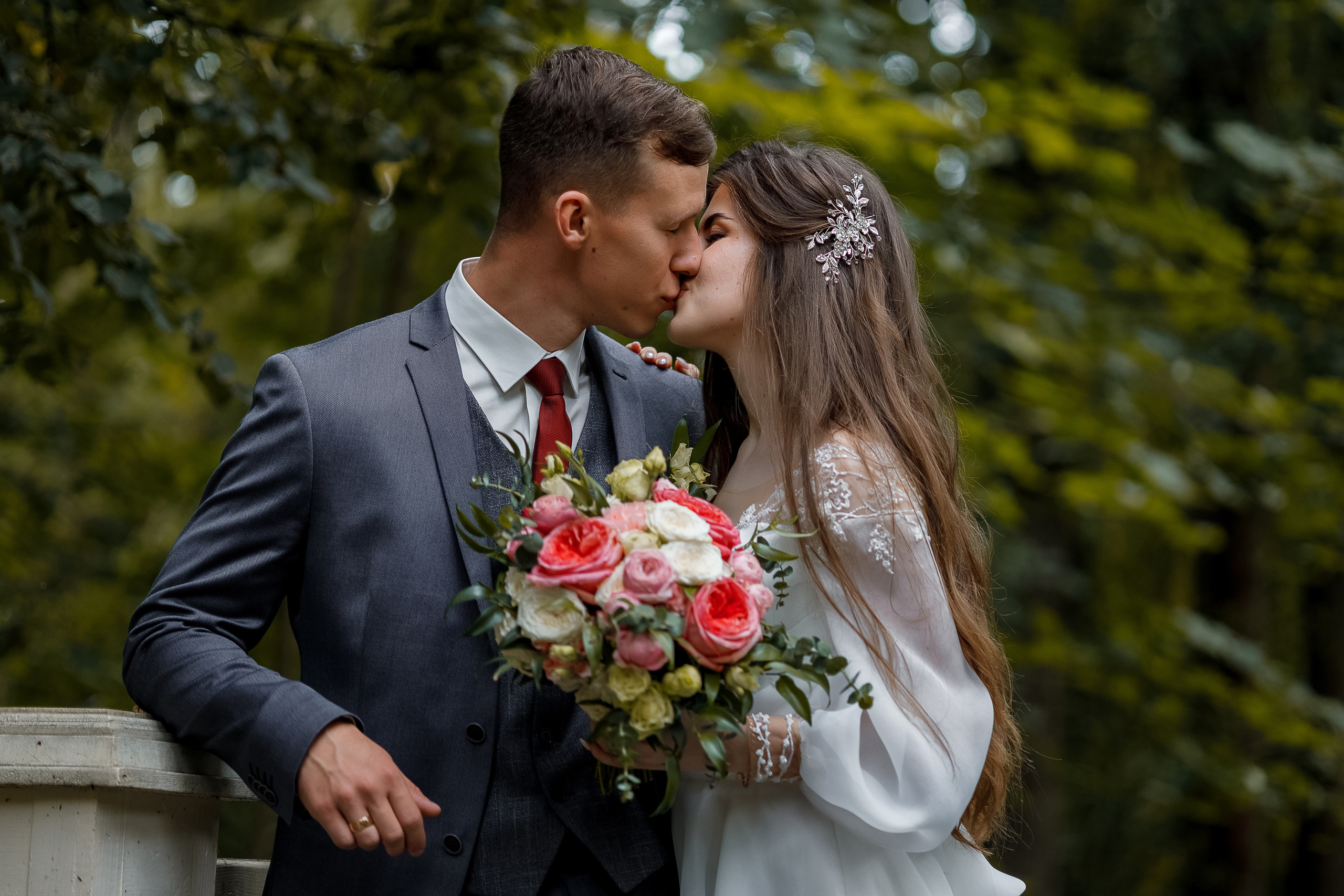 Традиционная свадебная церемония и романтическая фотосессия в парке. Олег Сверчков | Свадебный фотограф Вологда