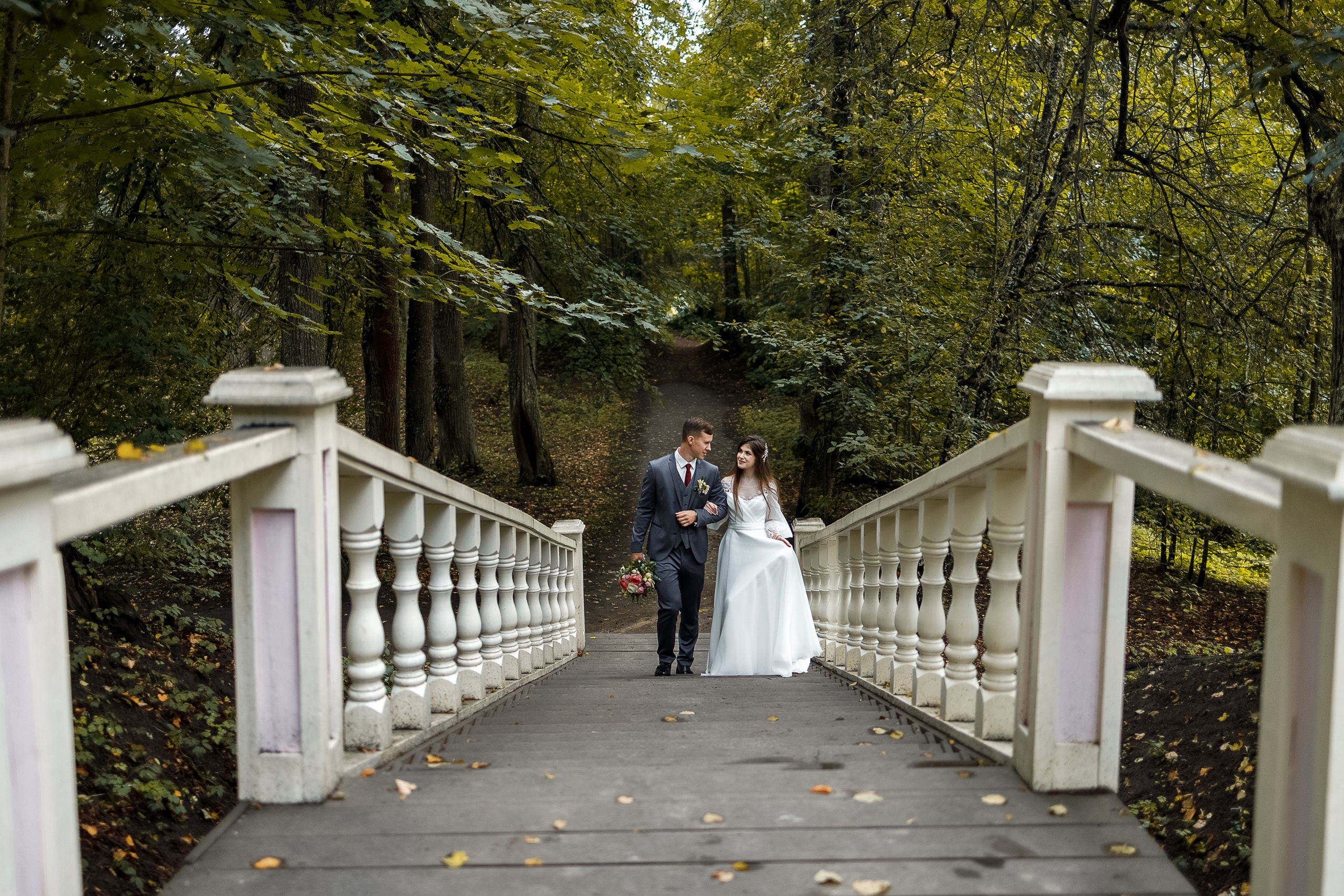 Традиционная свадебная церемония и романтическая фотосессия в парке. Олег Сверчков | Свадебный фотограф Вологда